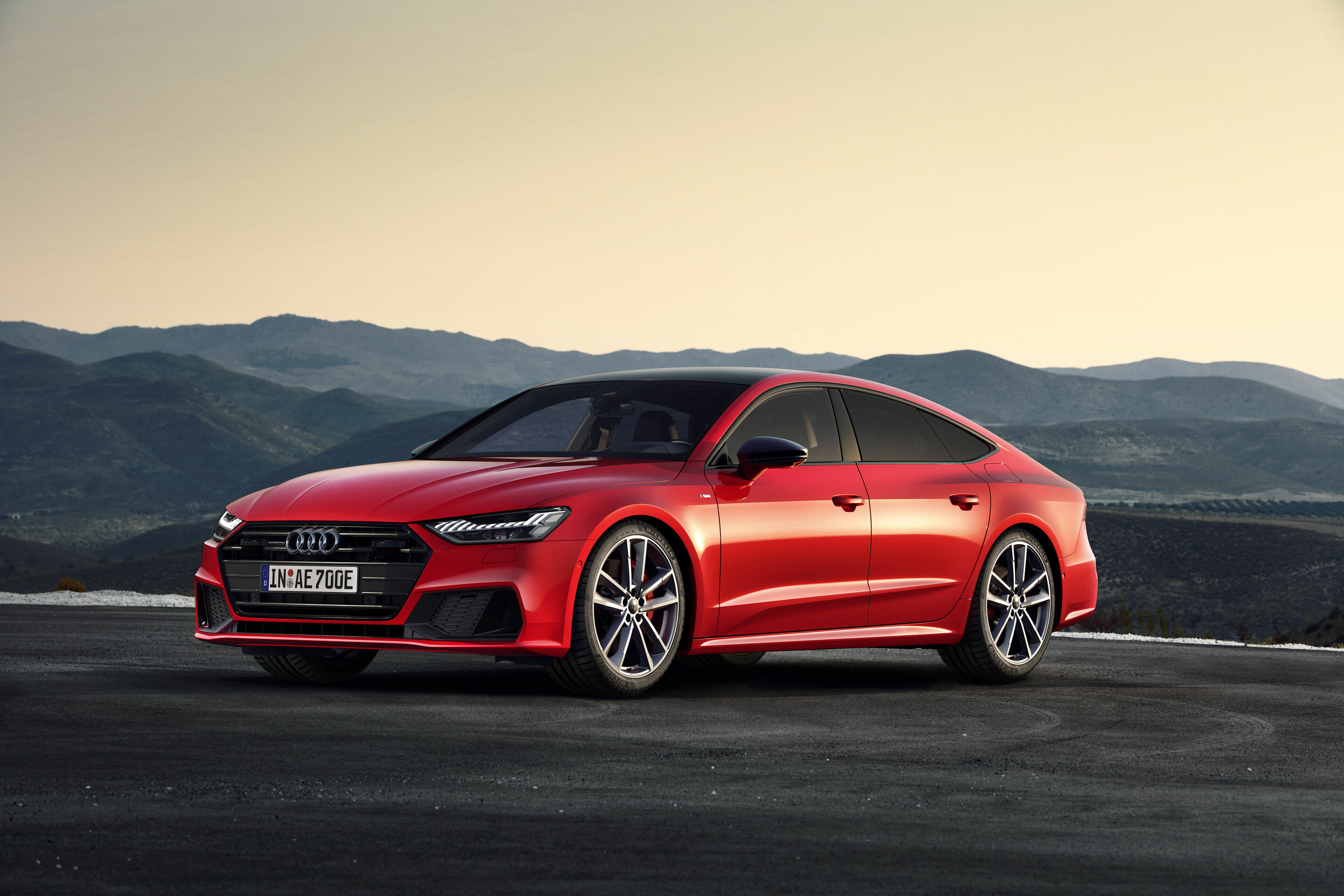 Audi A7 Sportback 55 TFSI e quattro (until 2025) - Static photo,
Colour: Tango red