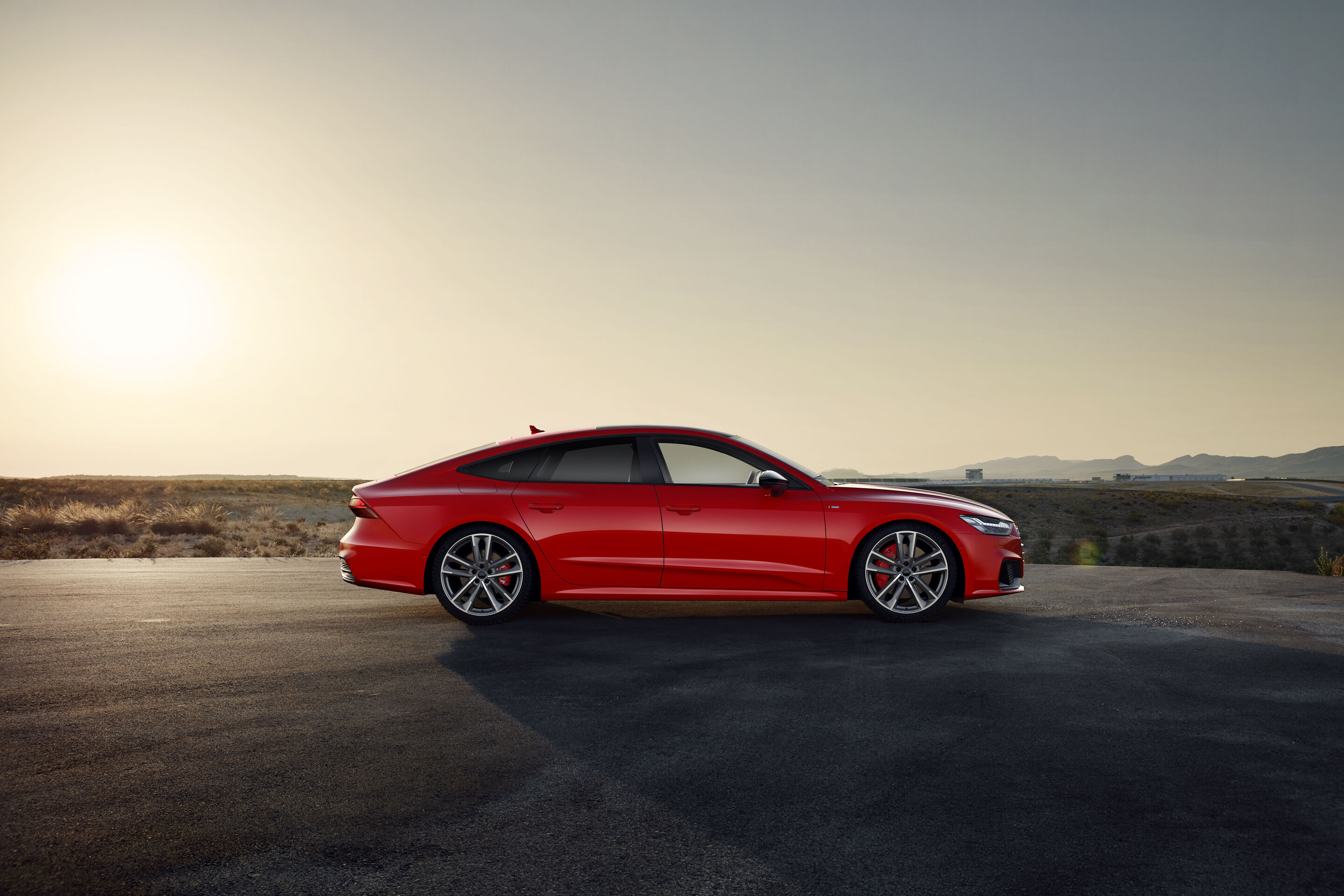 Audi A7 Sportback 55 TFSI e quattro (until 2025) - Static photo,
Colour: Tango red