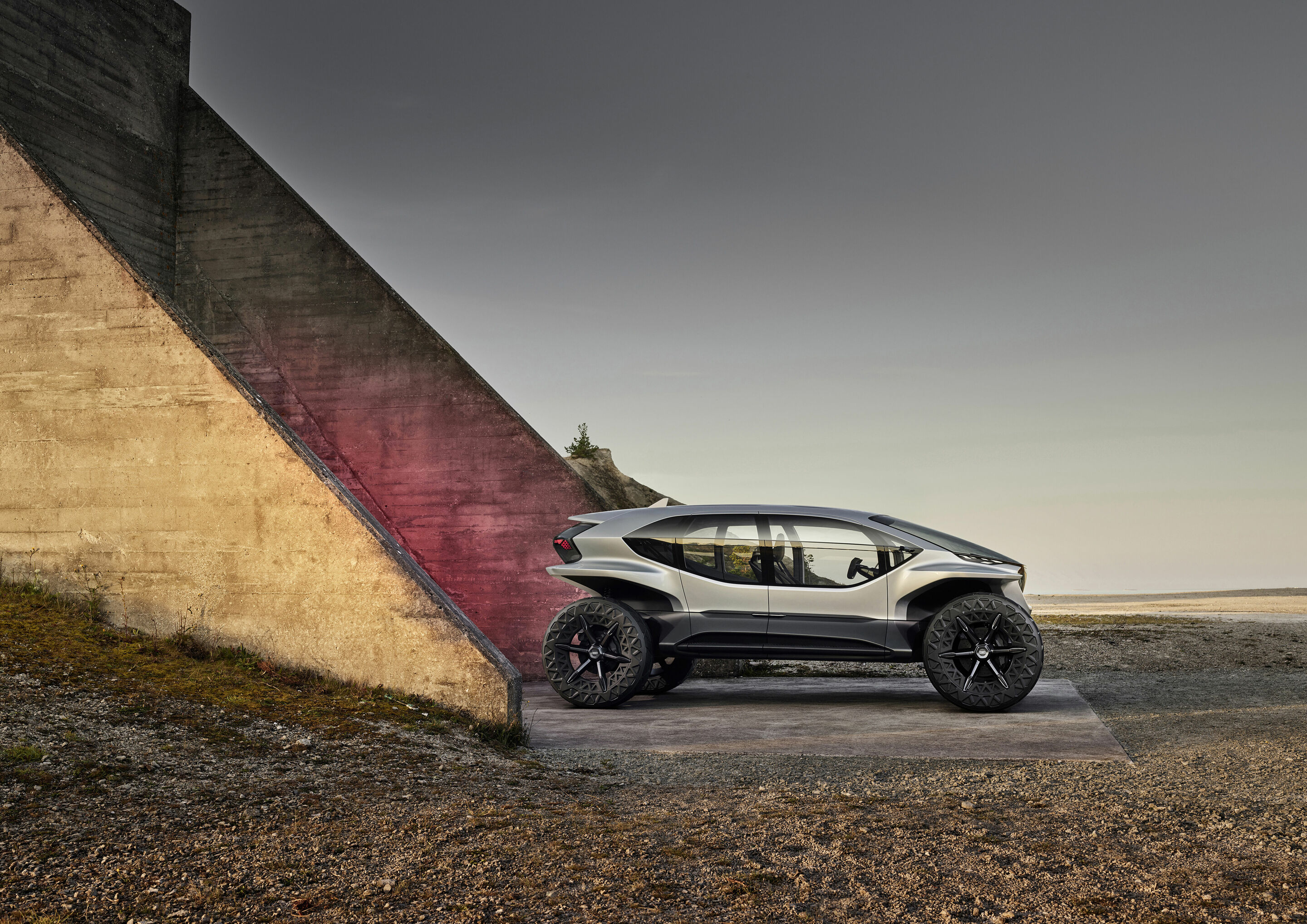 Audi AI:TRAIL quattro (2019) - Standaufnahme
Farbe: Galena Silber