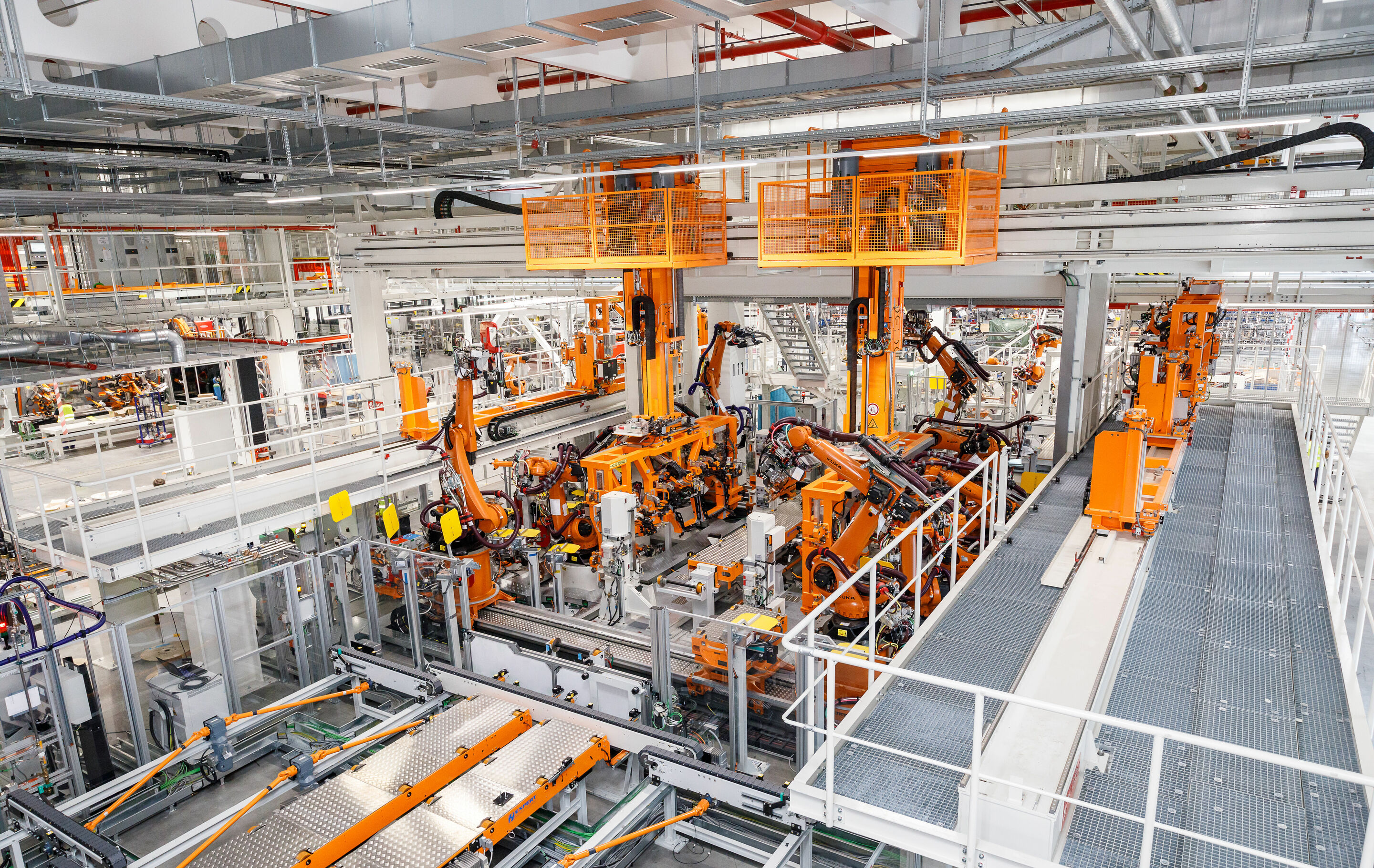 Modification work Audi Böllinger Höfe - A look at the body shop. The dual passage framer can be seen in the center.