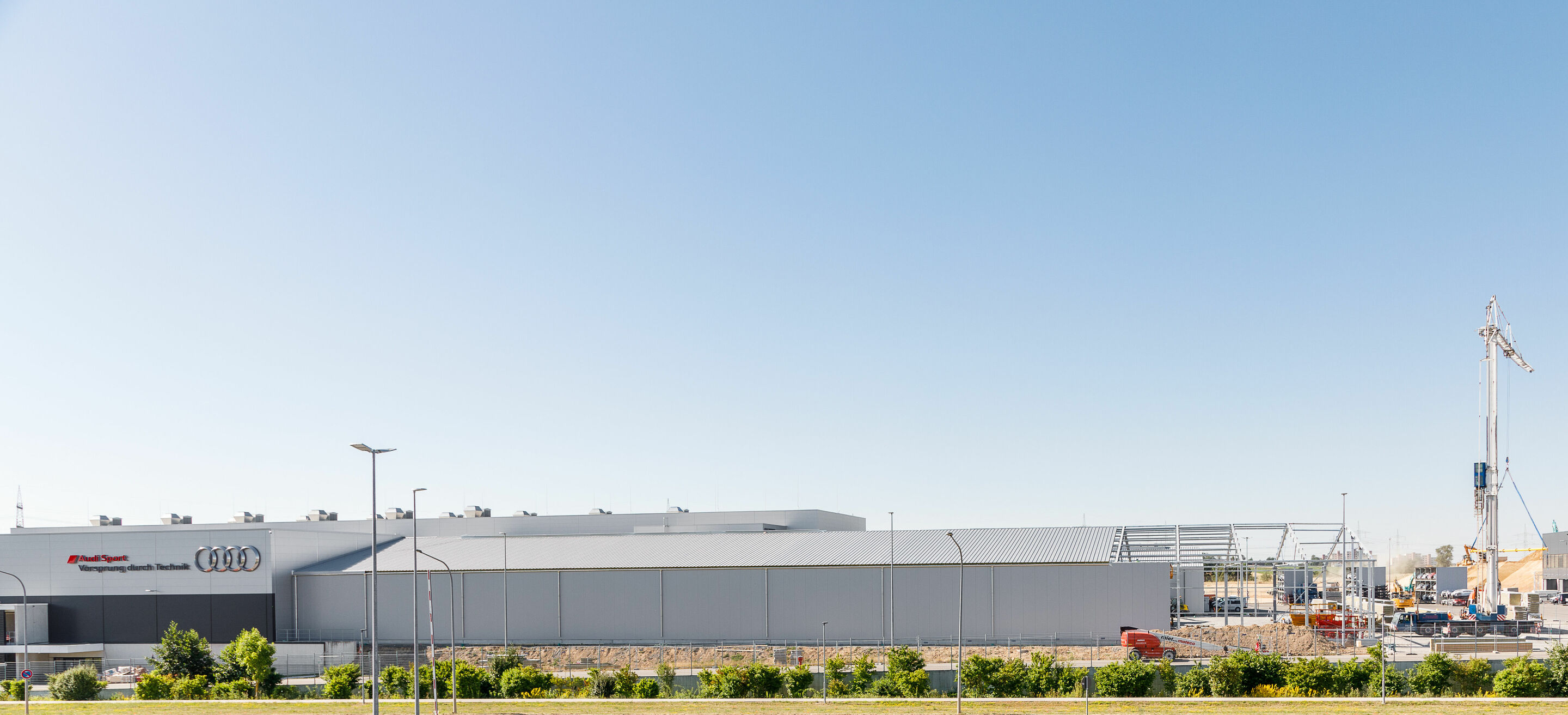 Umbaumaßnahmen Böllinger Höfe - Durch zwei neue Leichtbauhallen für die Logistik entstehen bis zum Herbst 2019 insgesamt rund 10.000 m² zusätzliche Fläche.