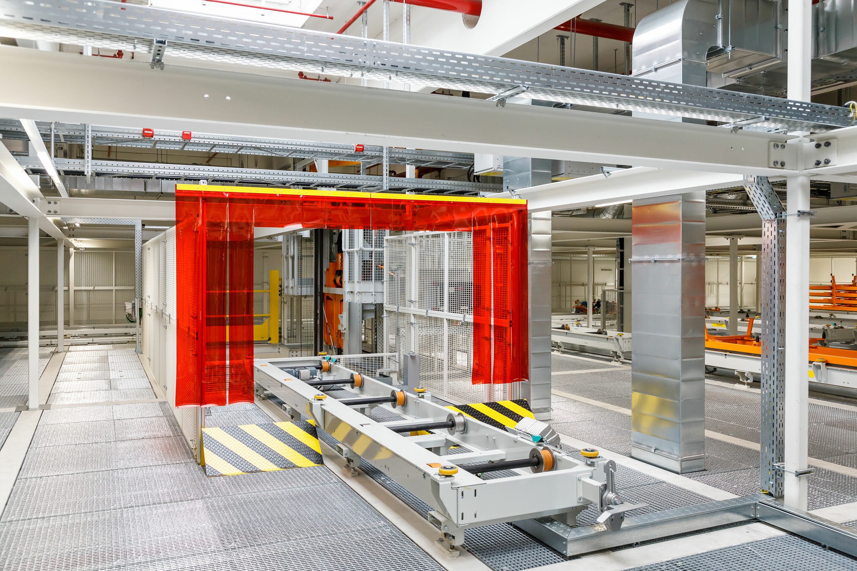 Modification work Audi Böllinger Höfe - A look into the body shop, where a complete intermediate level with conveyor system has been installed on an area of about 4,000 m² (43,055 sq ft).