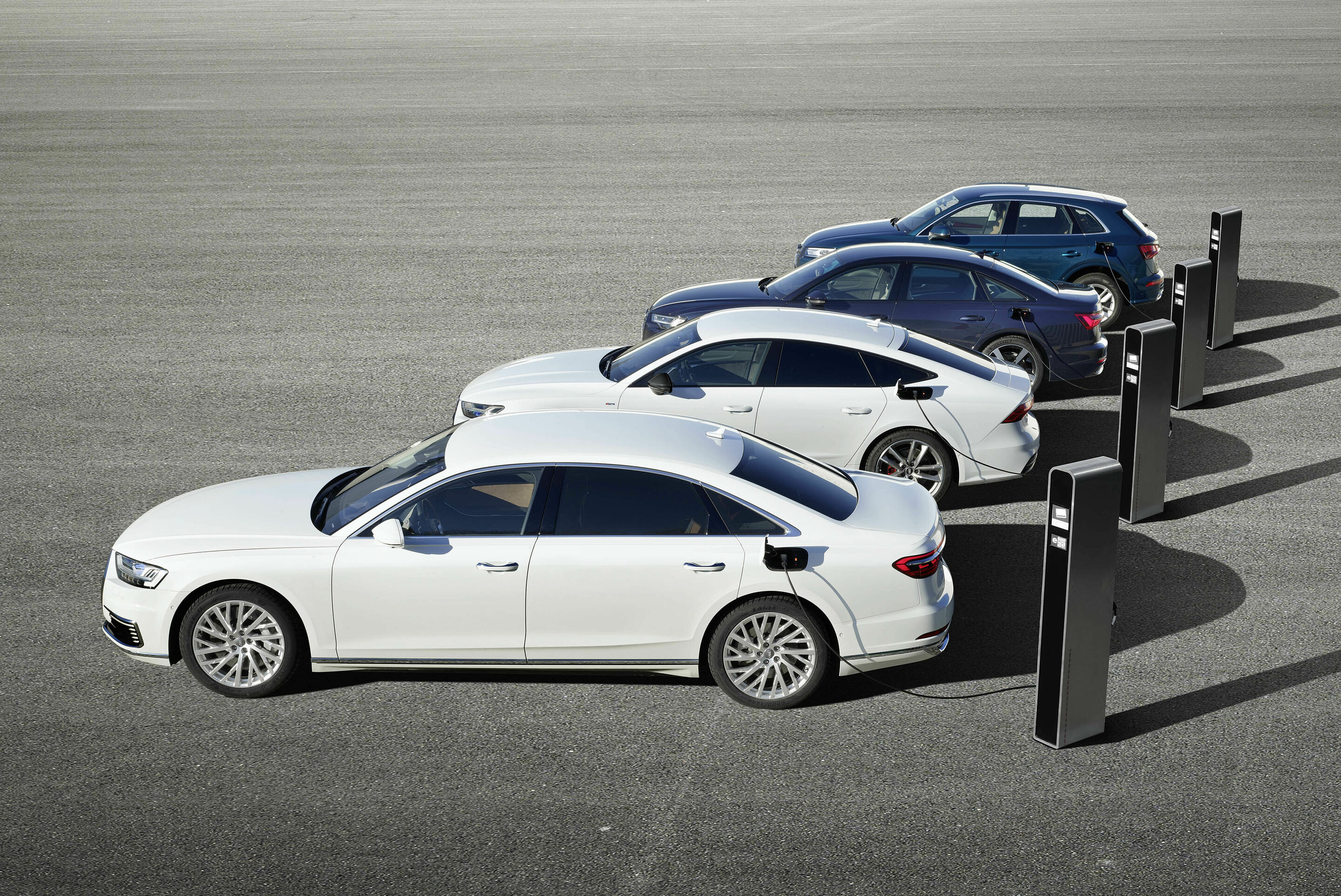 Audi BEV-Platform - MLB evo (e-tron), J1-Performance Platform (e-tron GT concept), MEB (Q4 e-tron concept), PPE (design model Sportback-Layout).