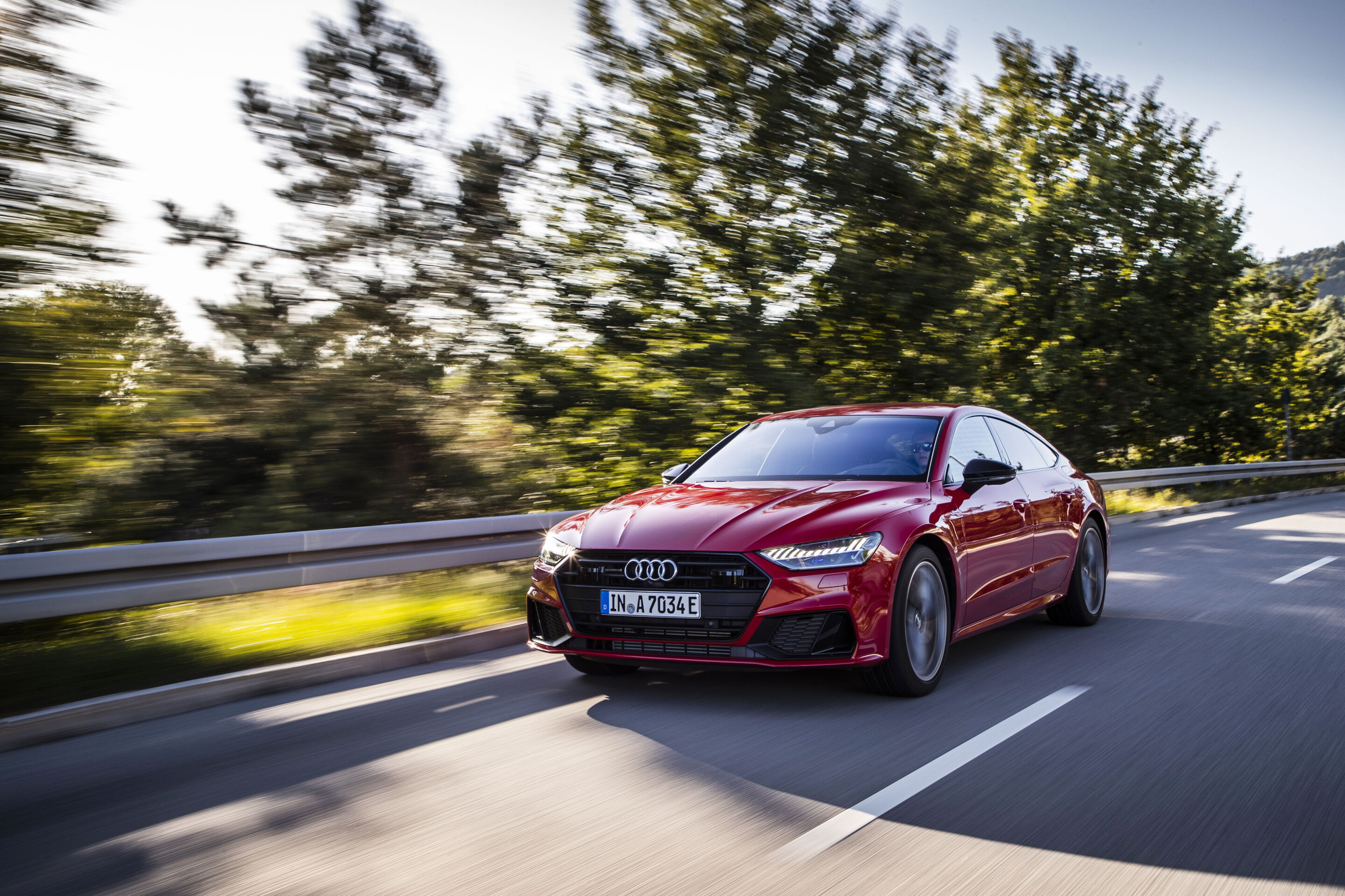 Audi A7 Sportback 55 TFSI e quattro (until 2025) - Dynamic photo,
Colour: Tango red