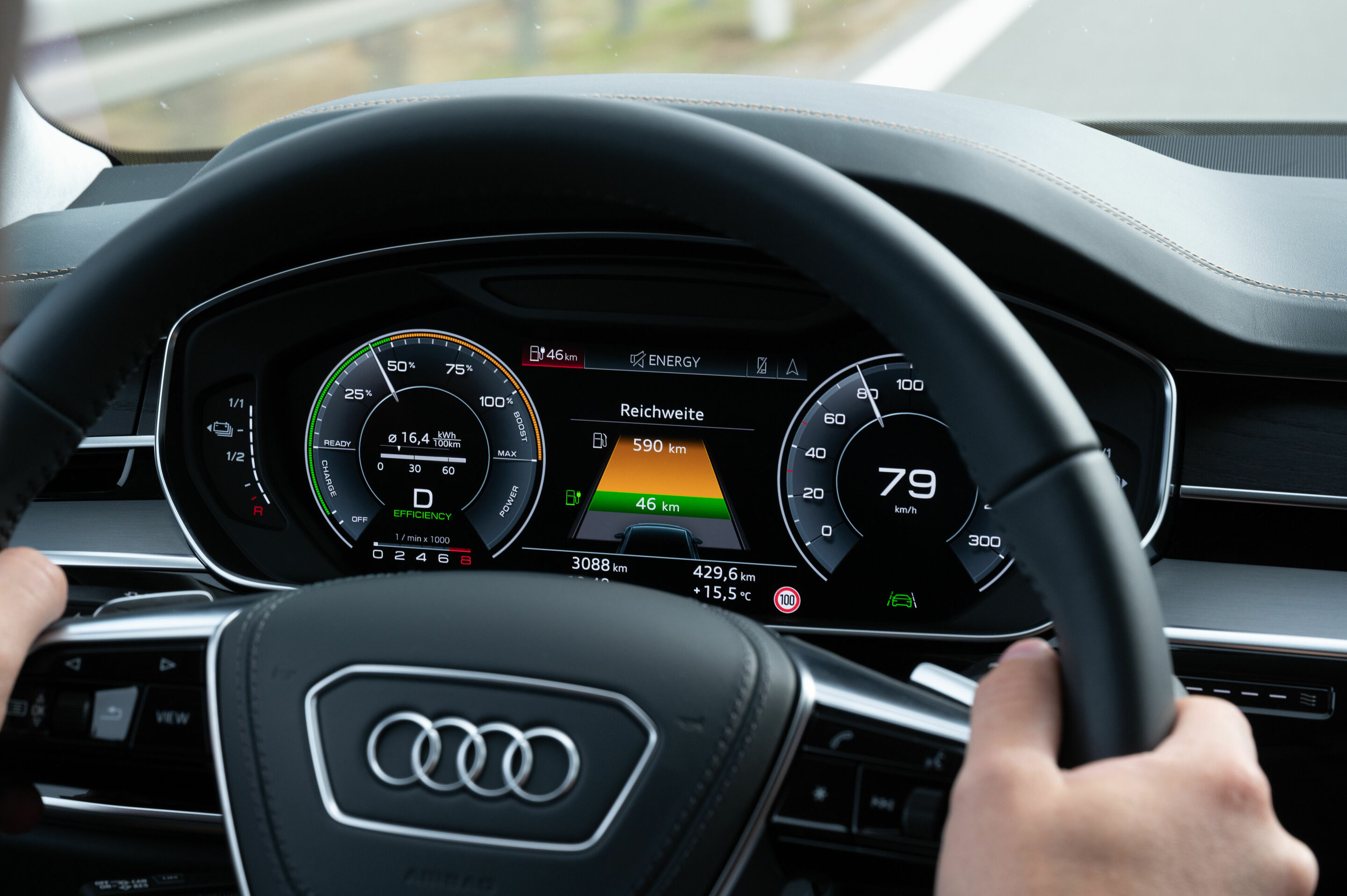 Audi A8 L 60 TFSI e - MMI display