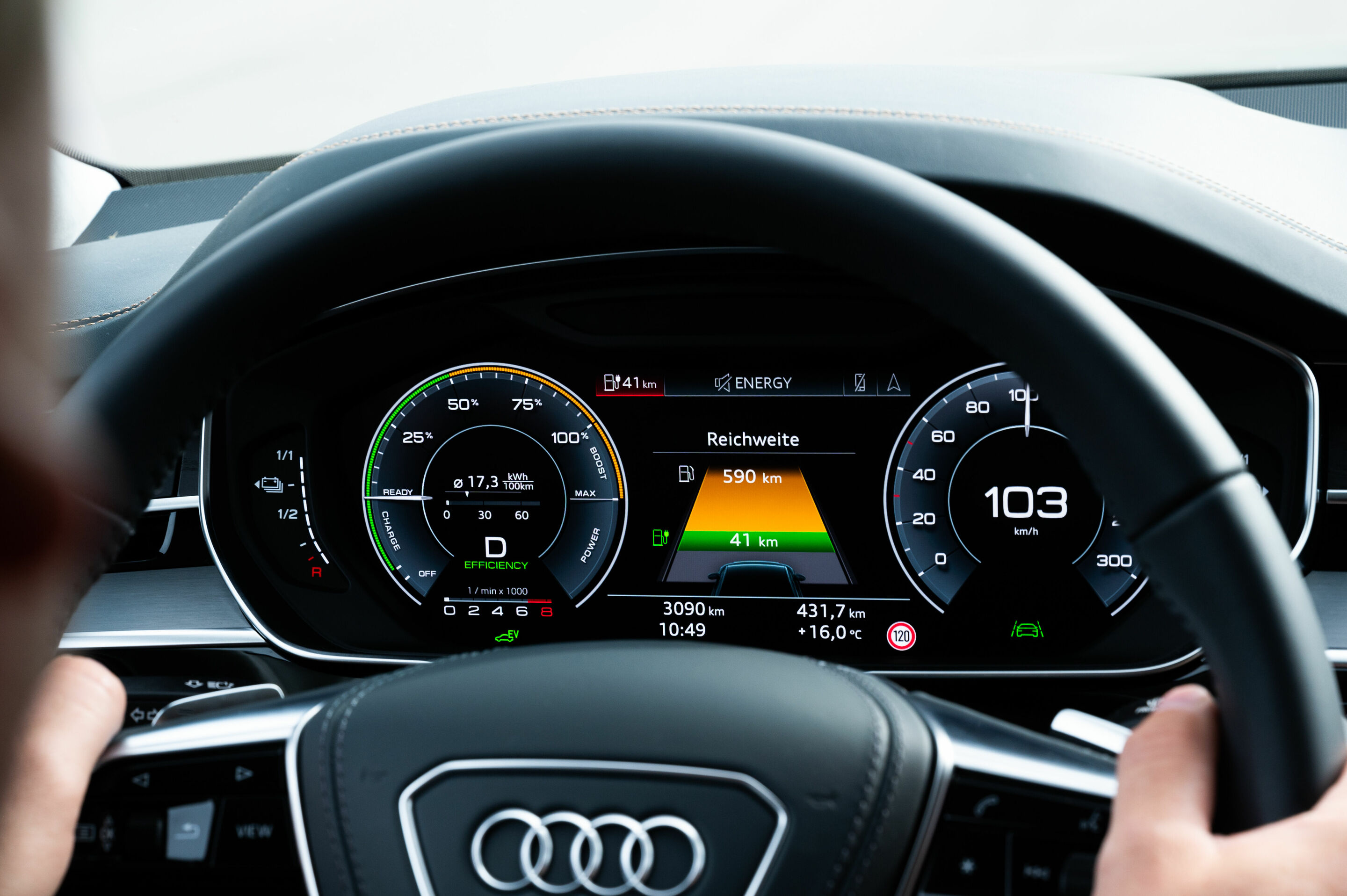 Audi A8 L 60 TFSI e - MMI-Anzeige Hybridantriebsstrang