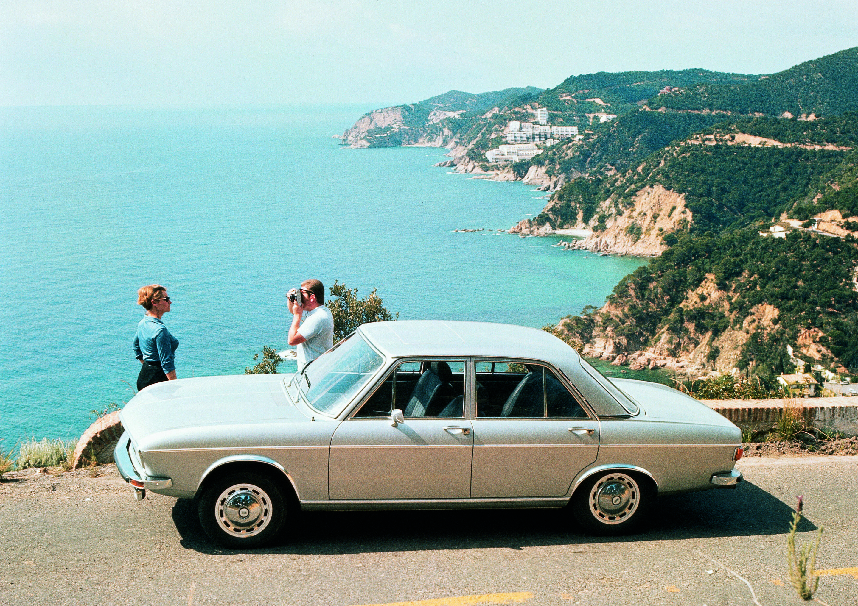 Audi 100 LS, four-cylinder engine, 1760 ccm, 74 kW (100 bhp), 1969