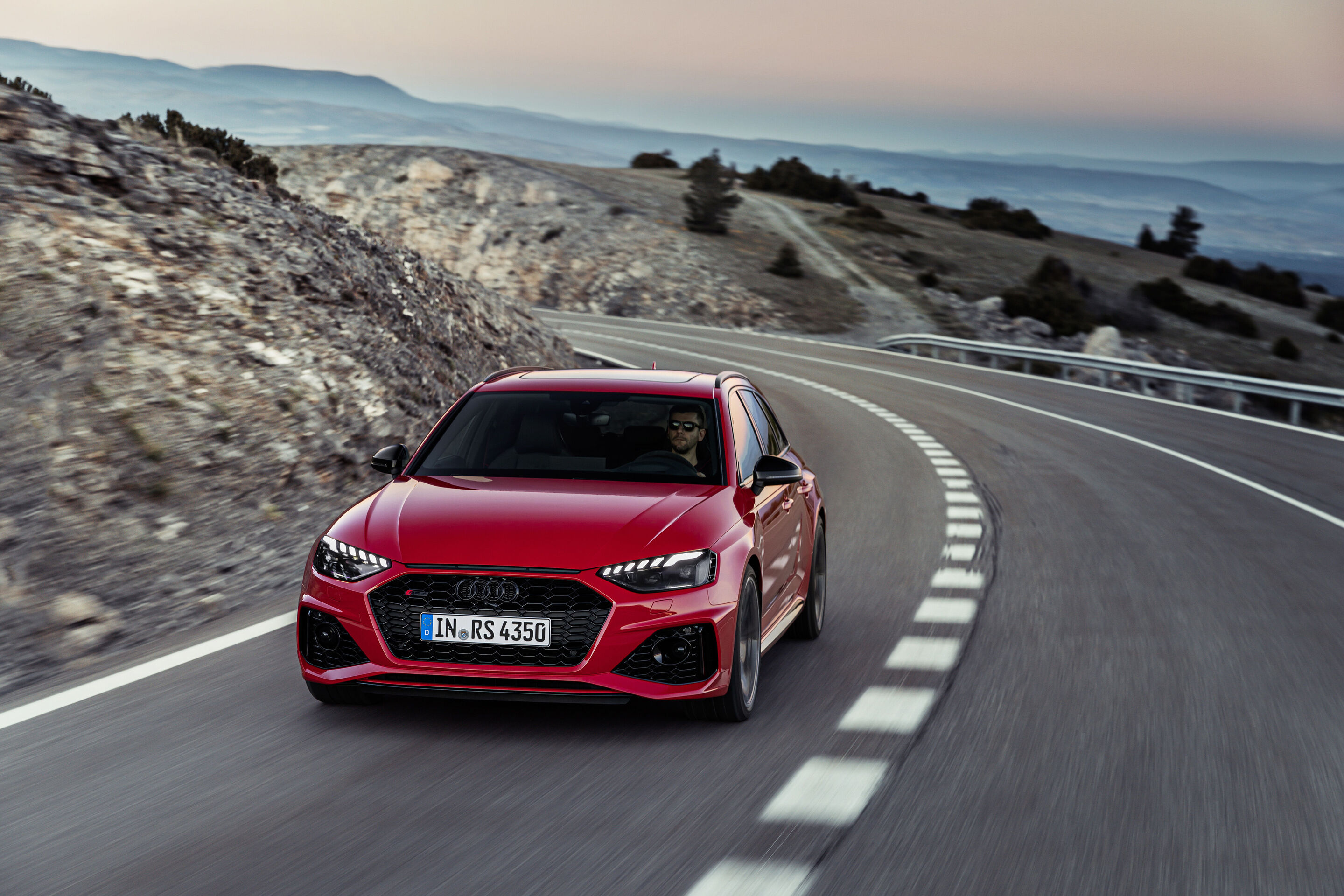 Audi RS 4 Avant (until 2024) - Dynamic photo
Color: Tango red