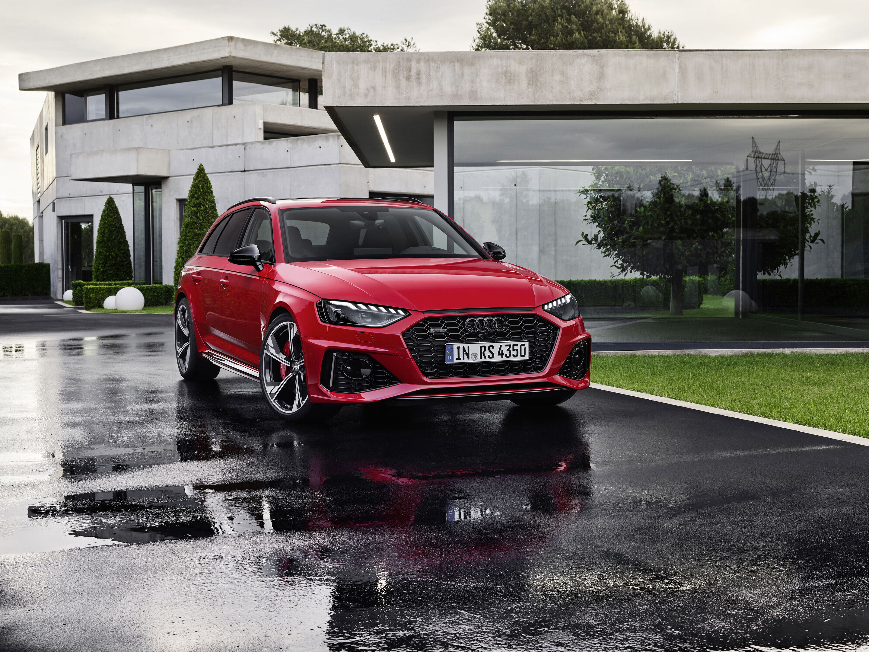 Audi RS 4 Avant (until 2024) - Static photo
Color: Tango red