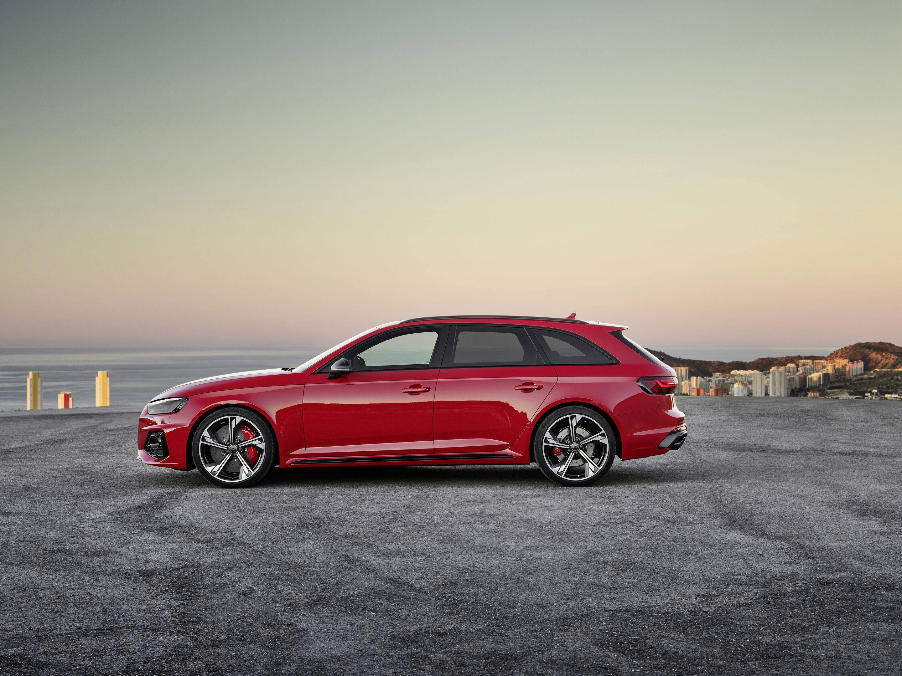 Audi RS 4 Avant (until 2024) - Static photo
Color: Tango red