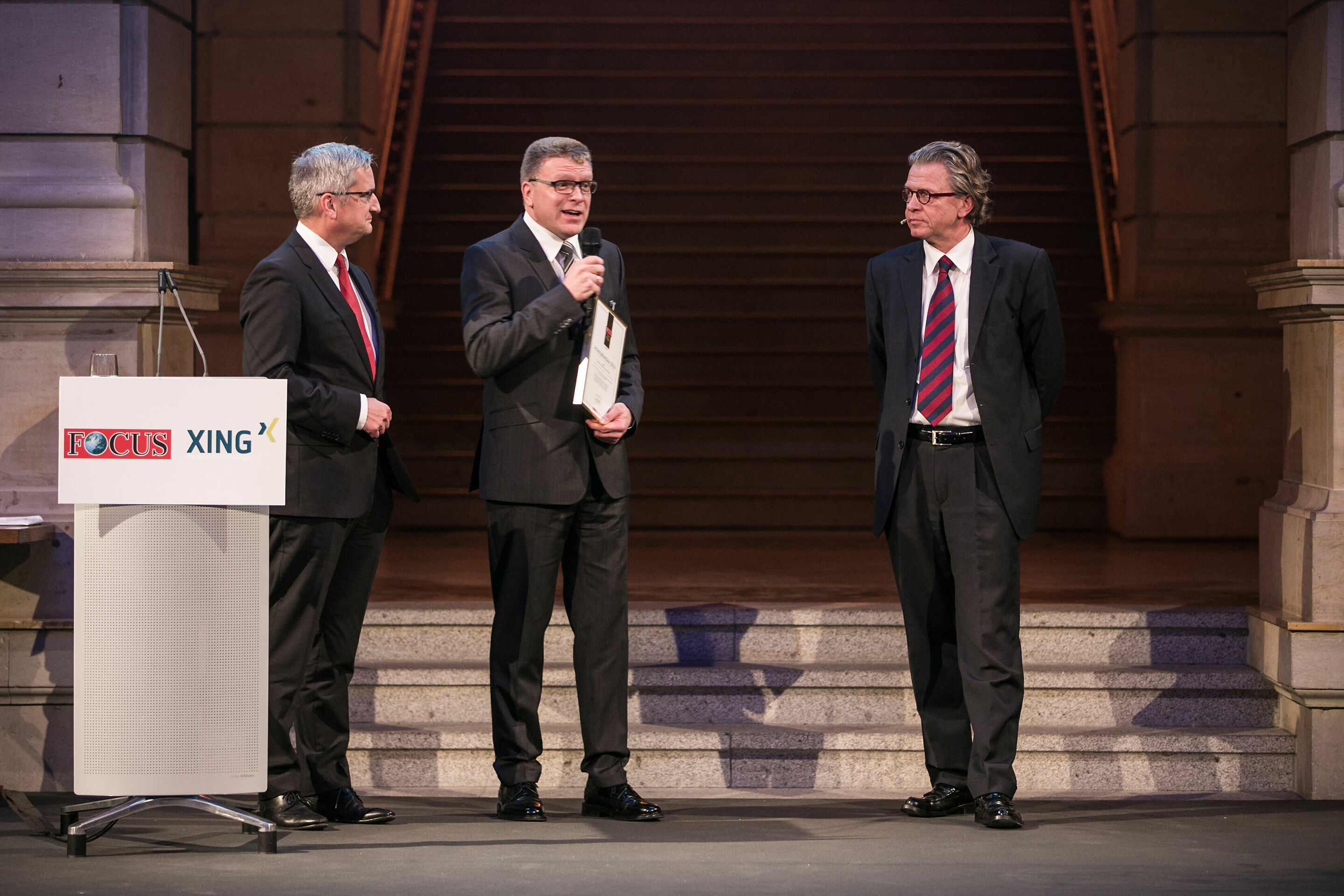 Audi is “Best Employer” in 2014 - Thomas Sigi, Member of the Board of Management of AUDI AG for Human Resources (midst), receives the “best employer”- award 2014 at the prize-giving event in Berlin. Daniel Goffart (right), head of FOCUS bureau Berlin,...