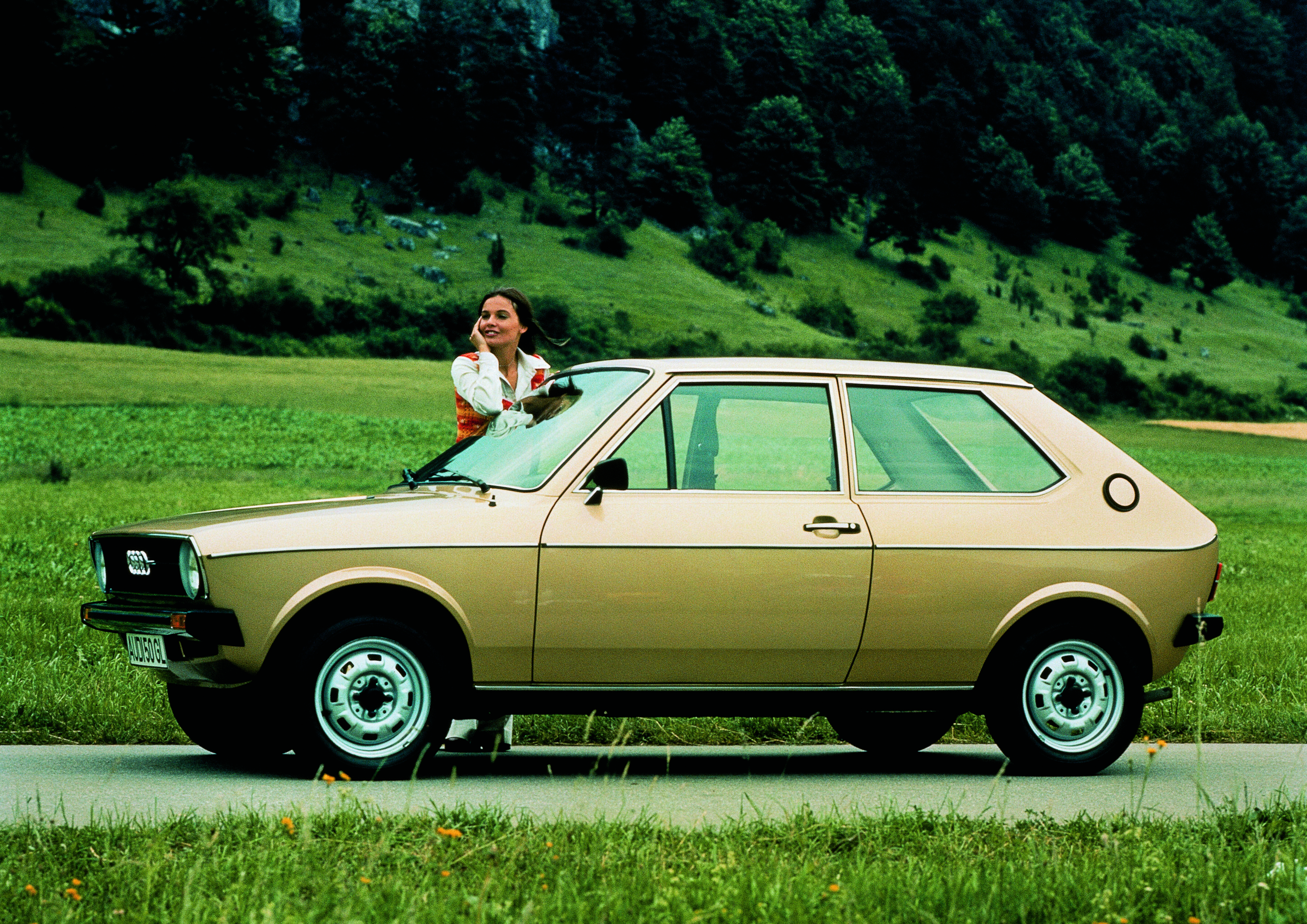 Audi 50 LS, 1,1 Liter-Vierzylindermotor, 37 kw/50 PS, Baujahr 1975