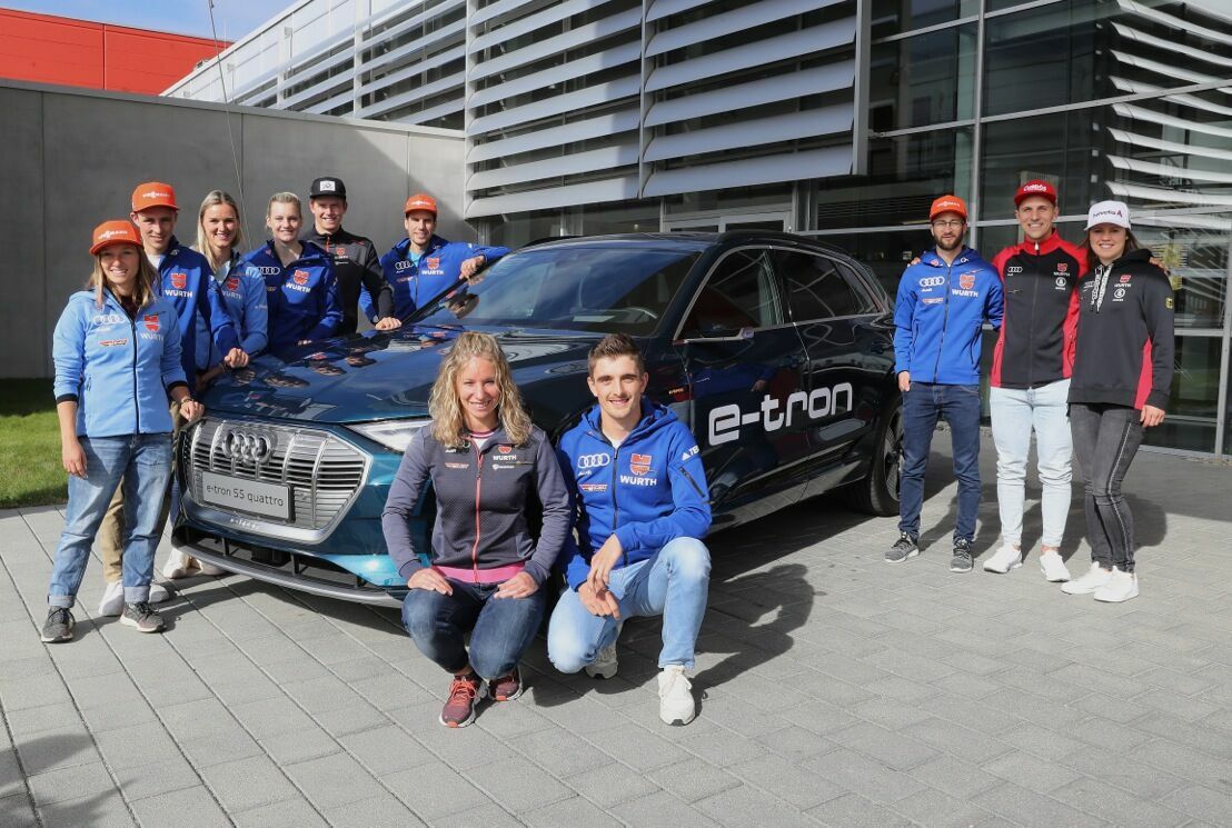 DSV athletes and Audi start the ski season together again - Group photo of all athletes: Winner of the Golden Ski