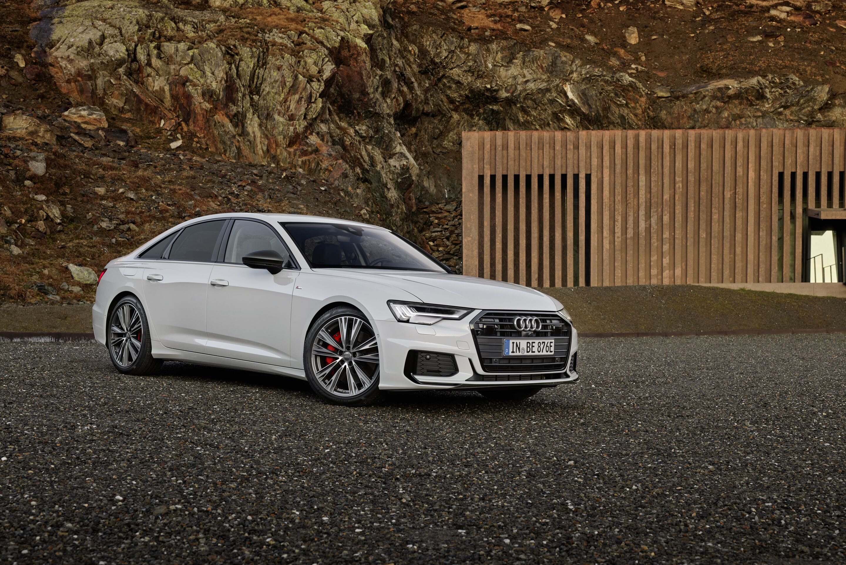 Electrifying full-size sedan: the Audi A6 55 TFSI e quattro (until 2025) - Static photo,
Color: glacier white