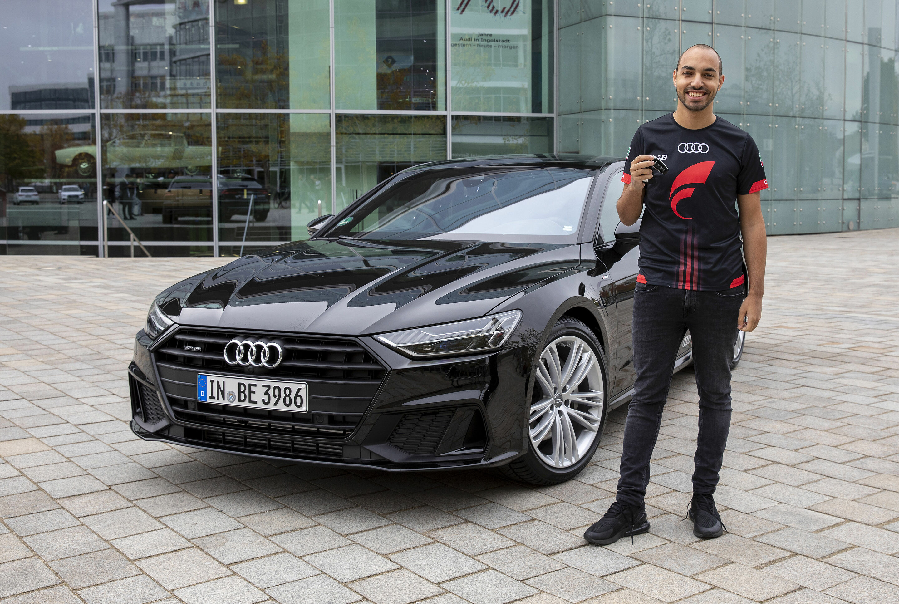 "Beat the Pro" event with "FOKUS CLAN" players Mohammed "MoAuba" Harkous and Matthias "Stylo" Hietsch - Mohammed "MoAuba" Harkous with the Audi A7