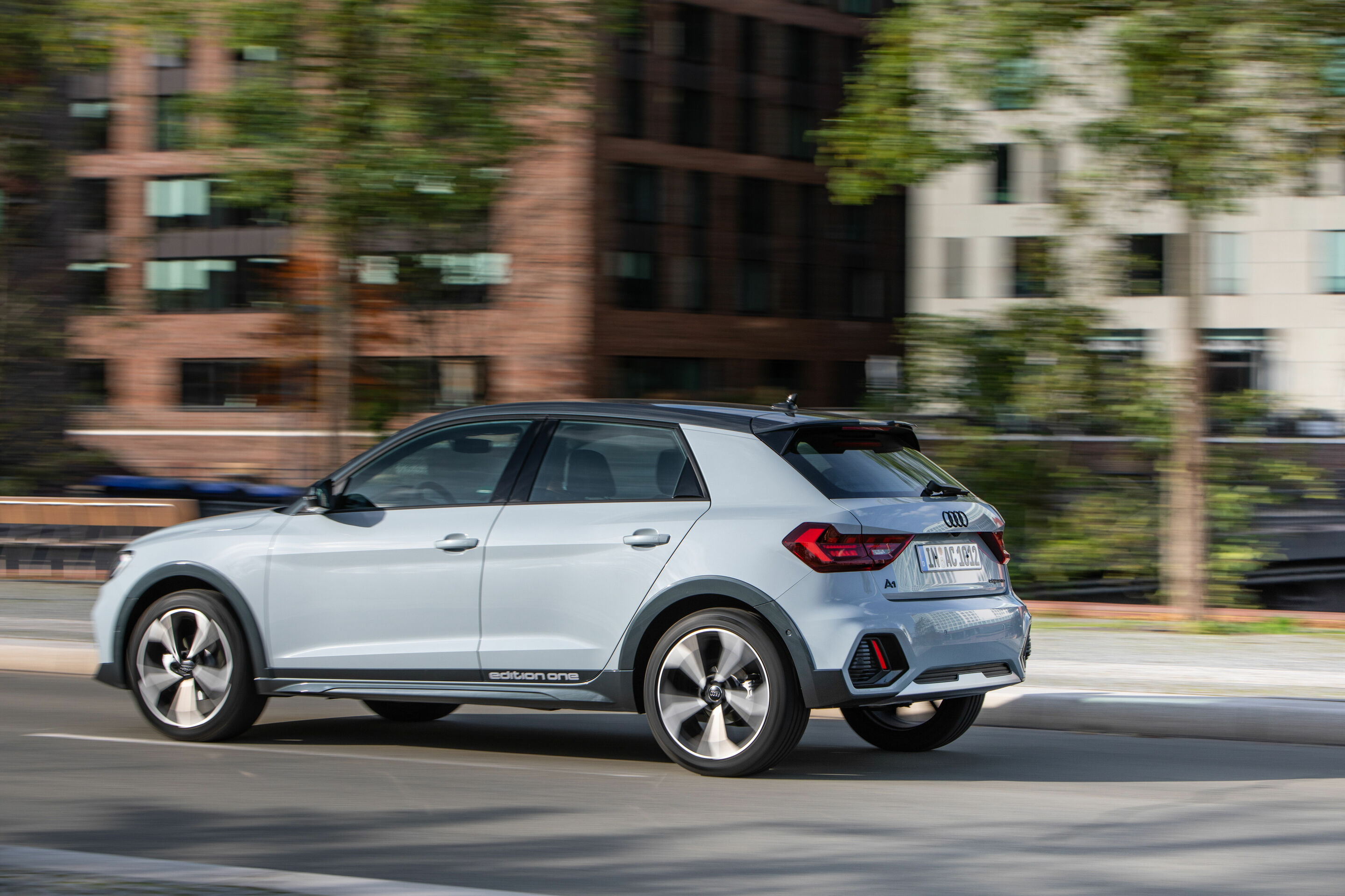 Audi A1 citycarver - Static photo,
Colour: Arrow gray