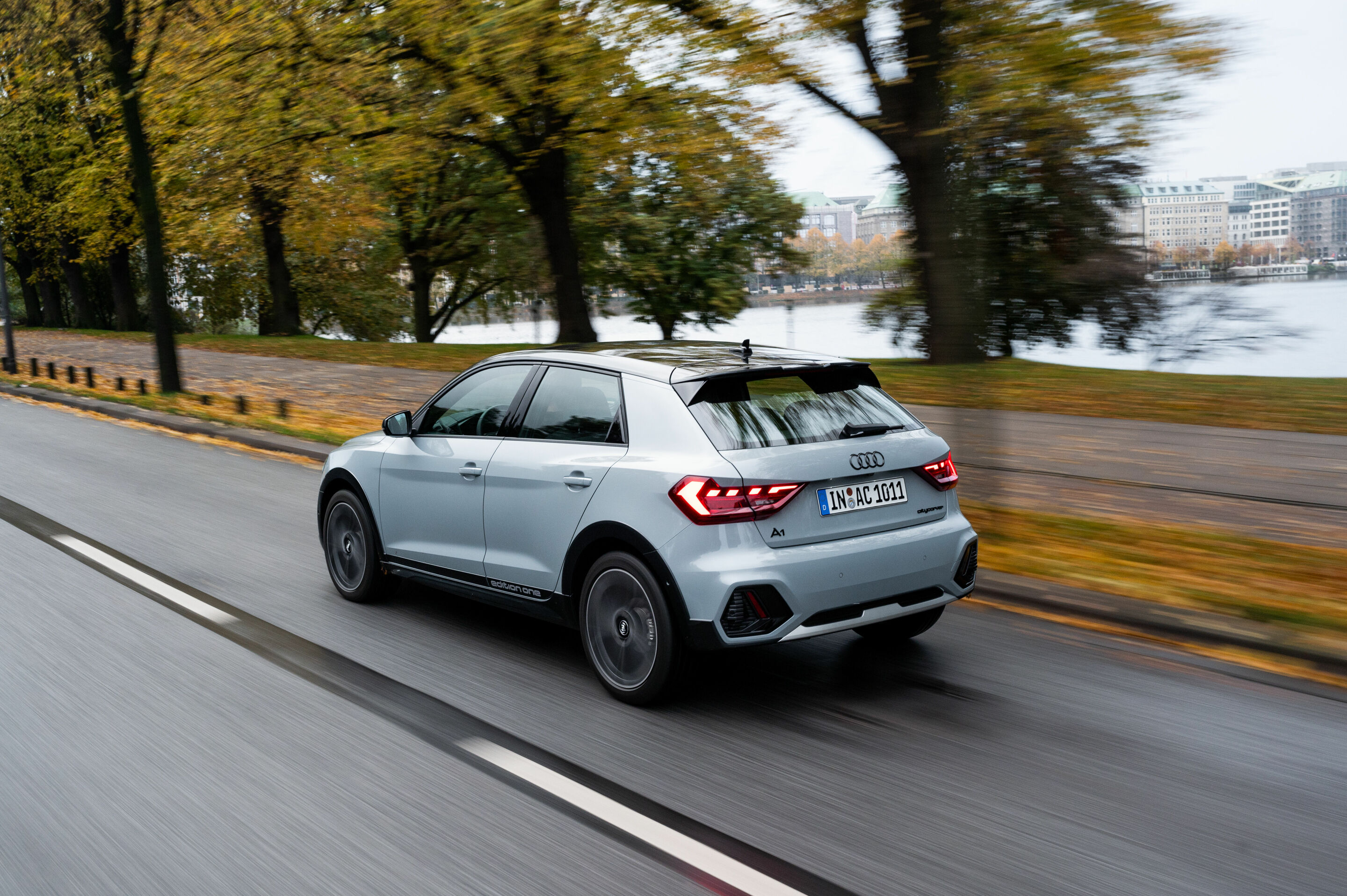 Audi A1 citycarver - Dynamic photo,
Colour: Arrow gray