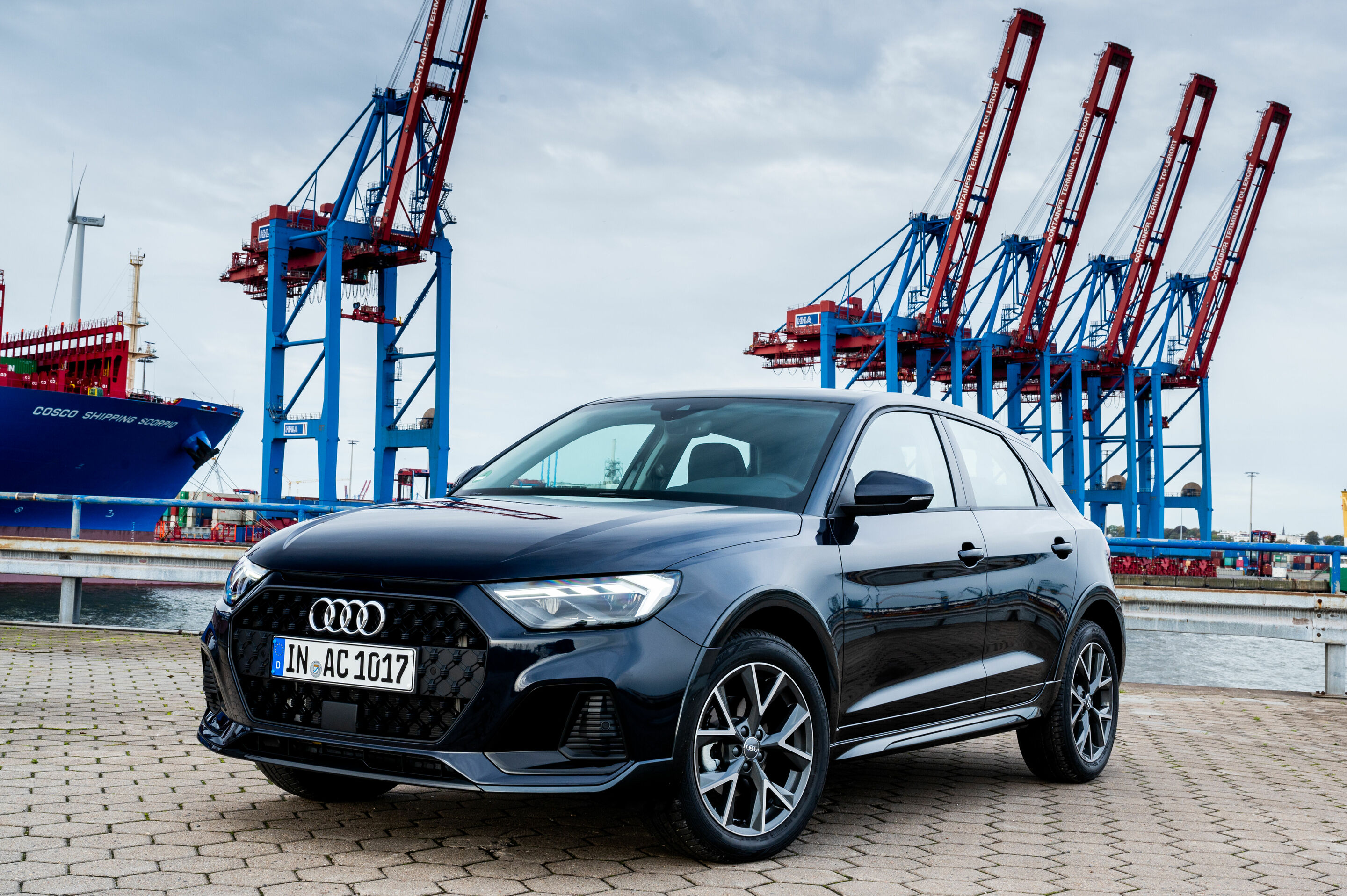 Audi A1 citycarver - Standaufnahme,
Farbe: Firmamentblau