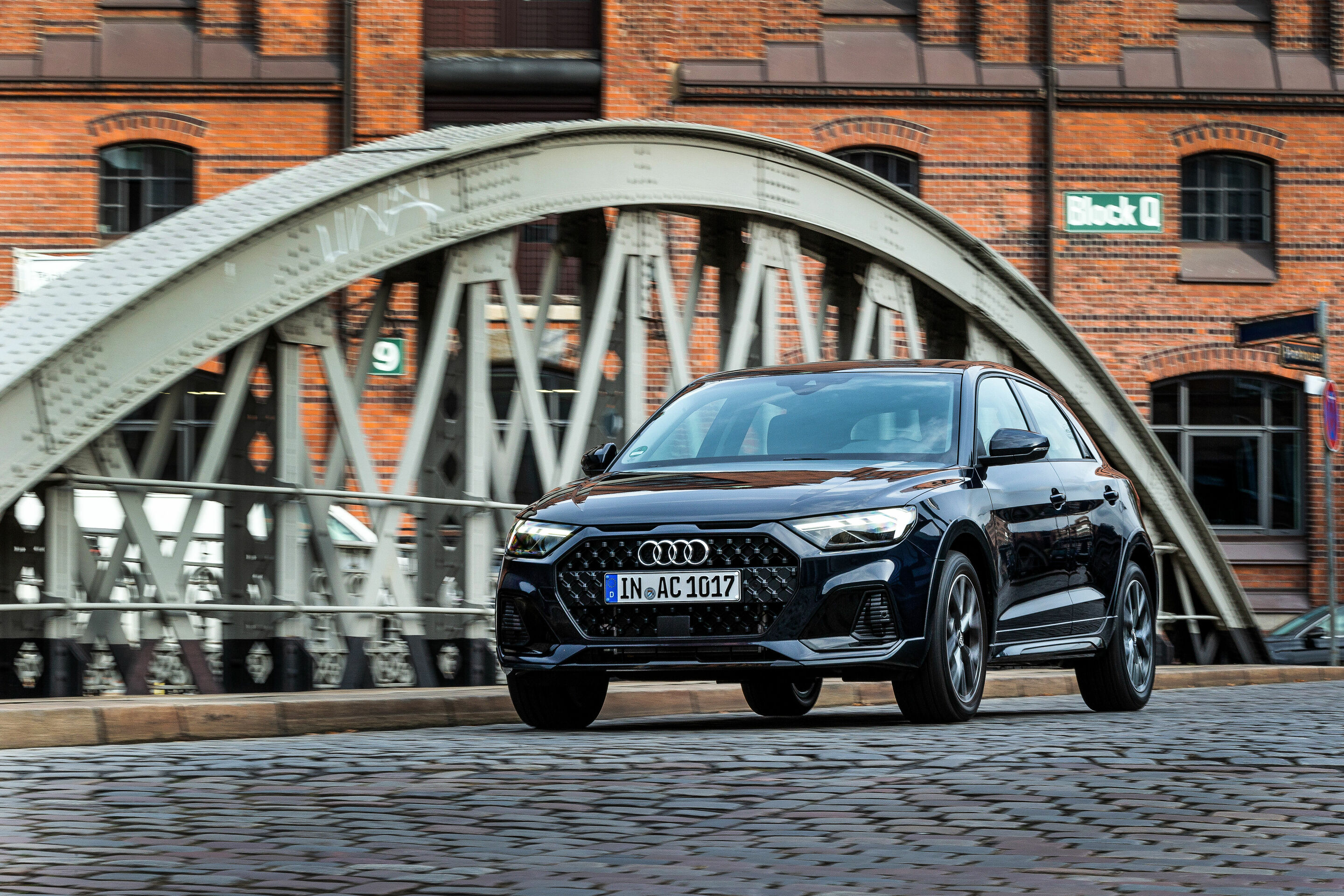 Audi A1 citycarver - Standaufnahme,
Farbe: Firmamentblau
