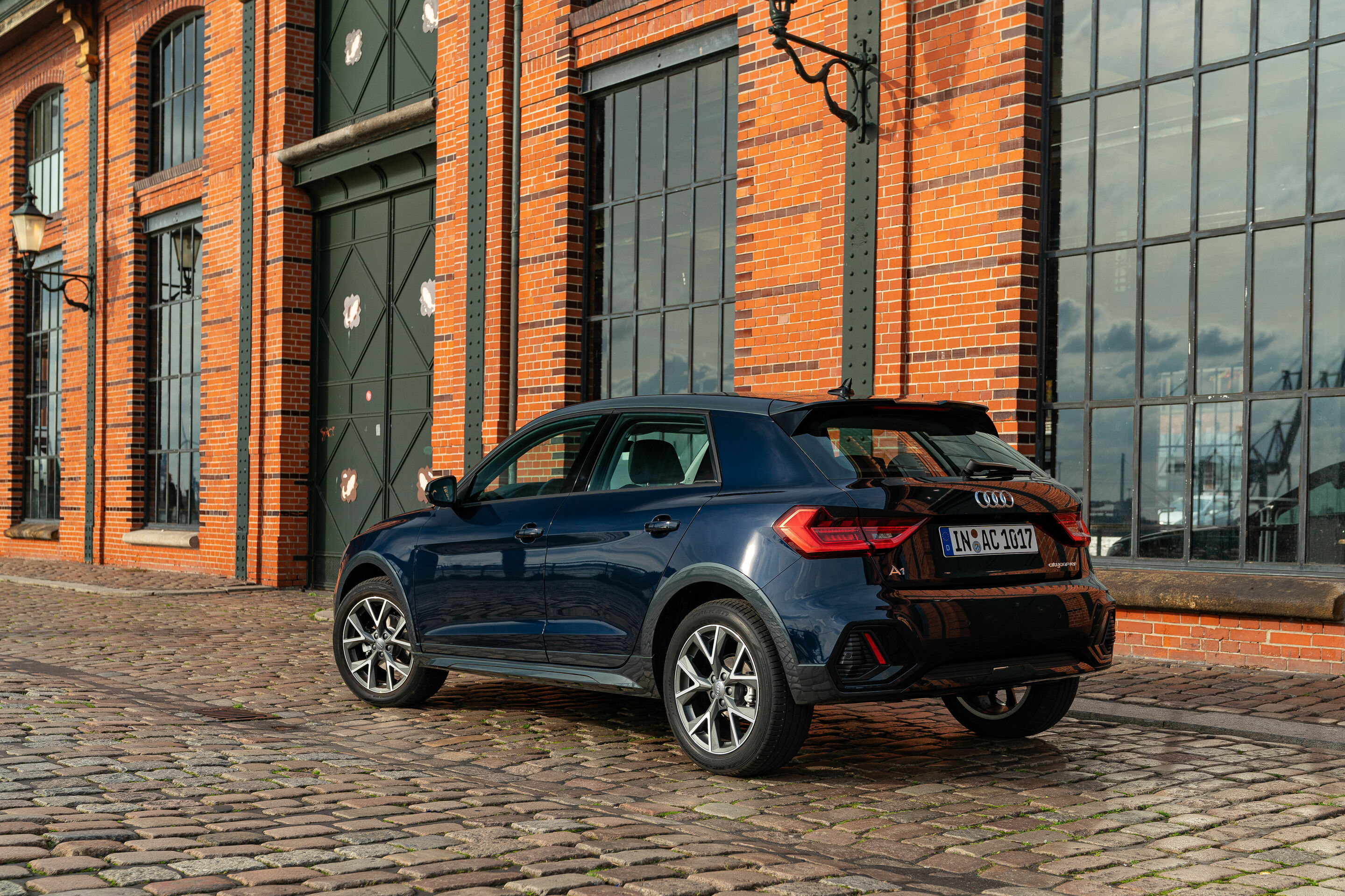 Audi A1 citycarver - Standaufnahme,
Farbe: Firmamentblau