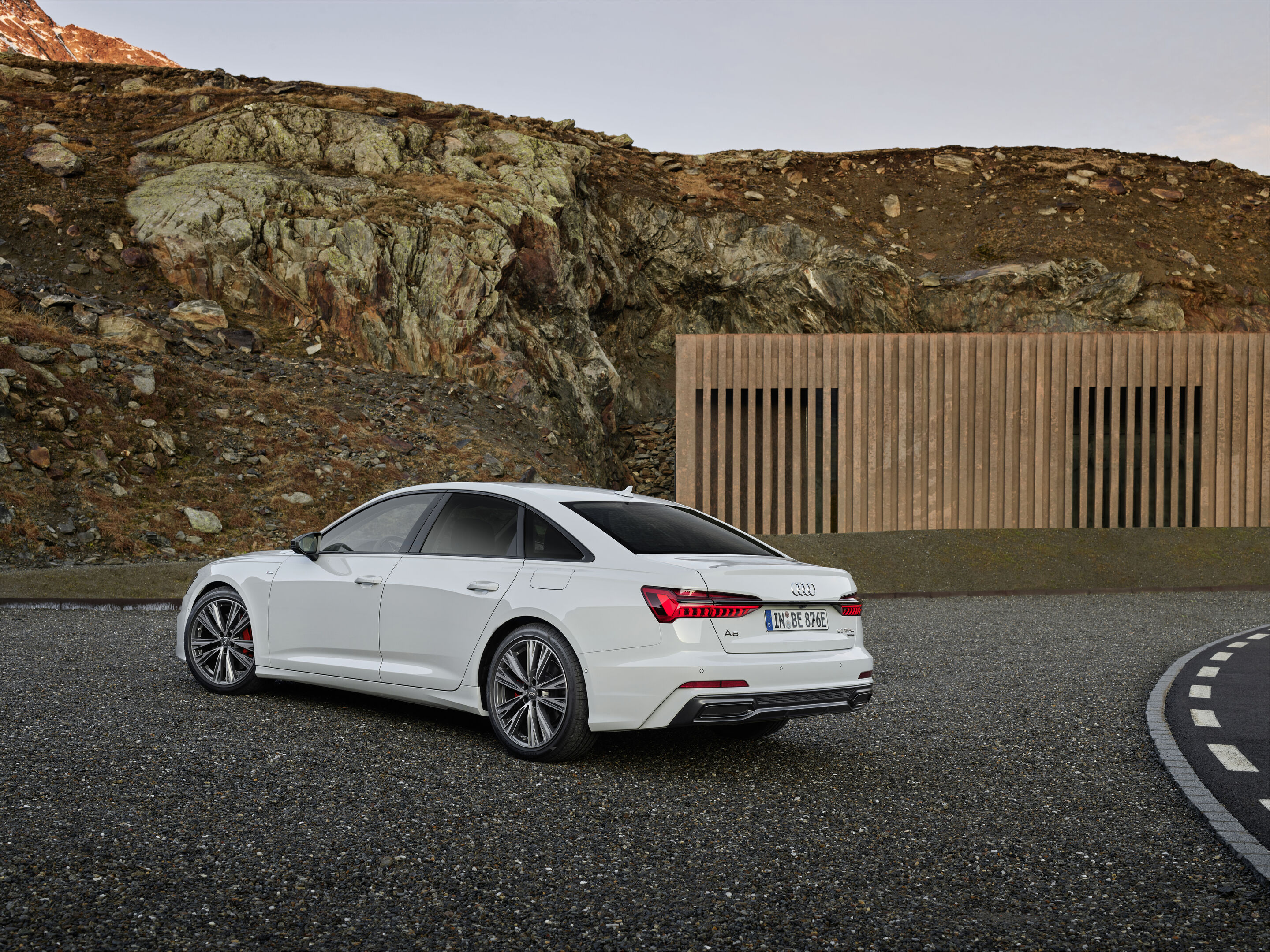 Audi A6 55 TFSI e quattro (until 2025) - Static photo,
Color: glacier white