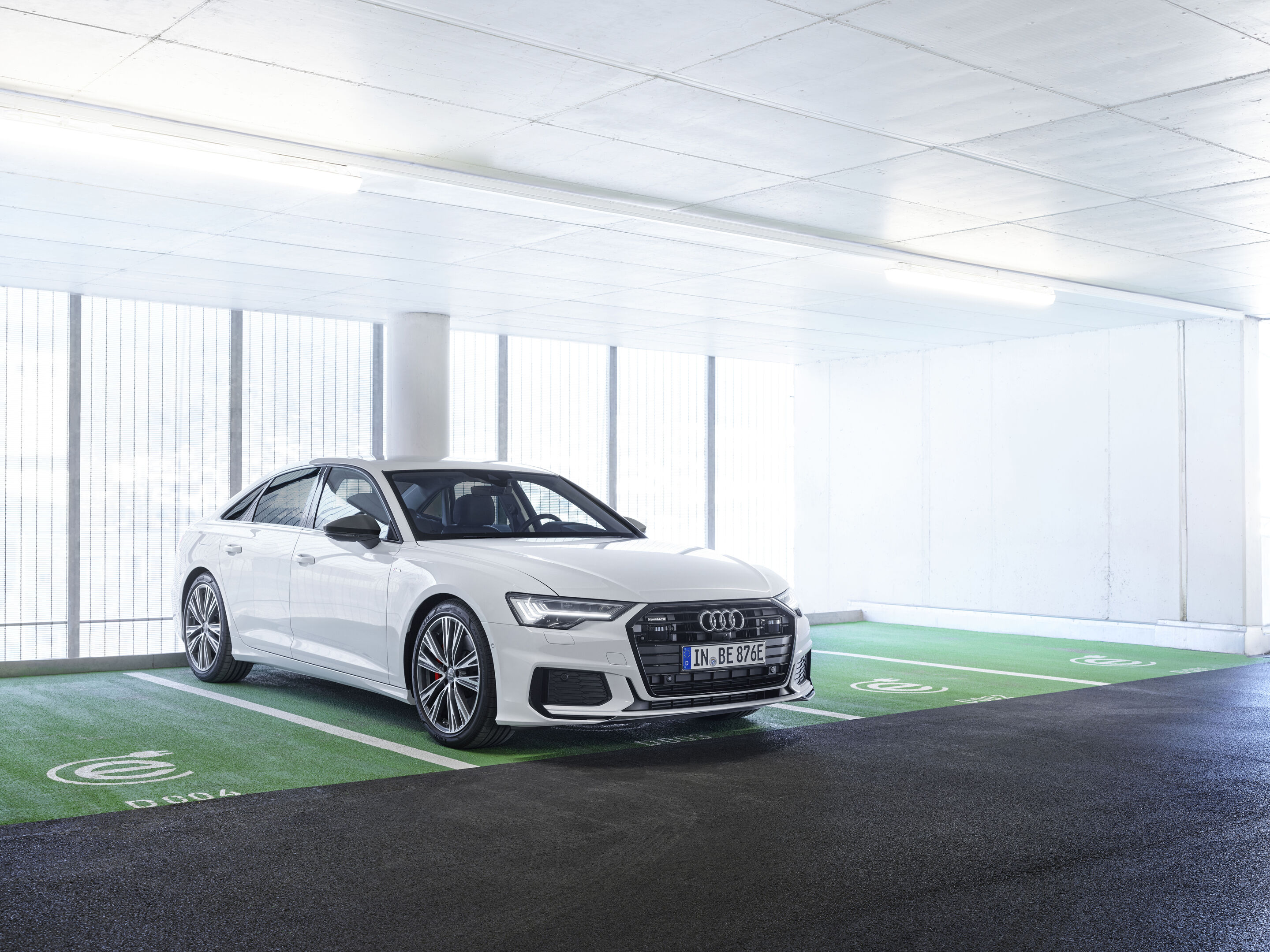 Audi A6 55 TFSI e quattro (until 2025) - Static photo,
Color: glacier white