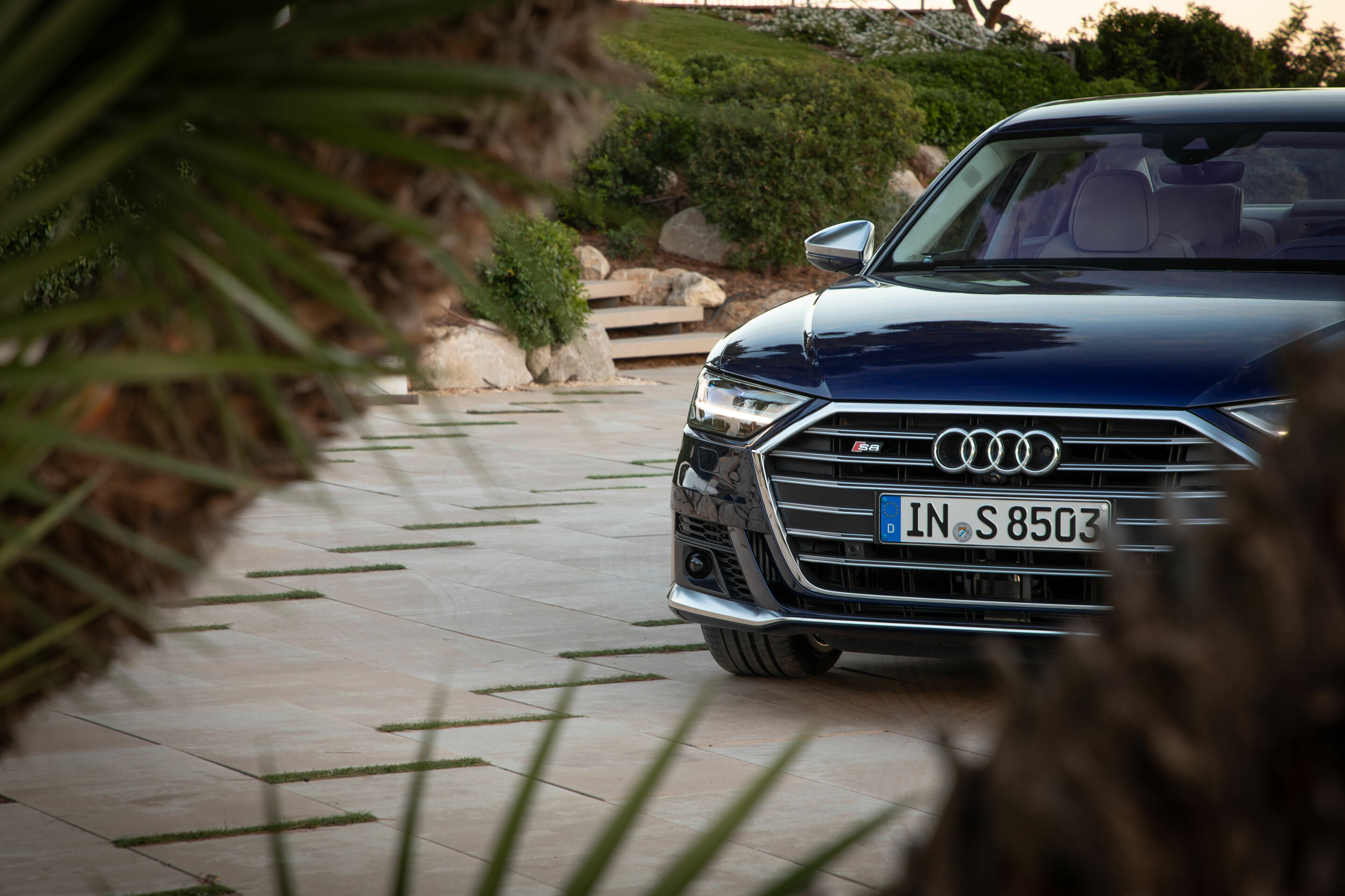 Audi S8 - Standaufnahme, Farbe: Navarrablau