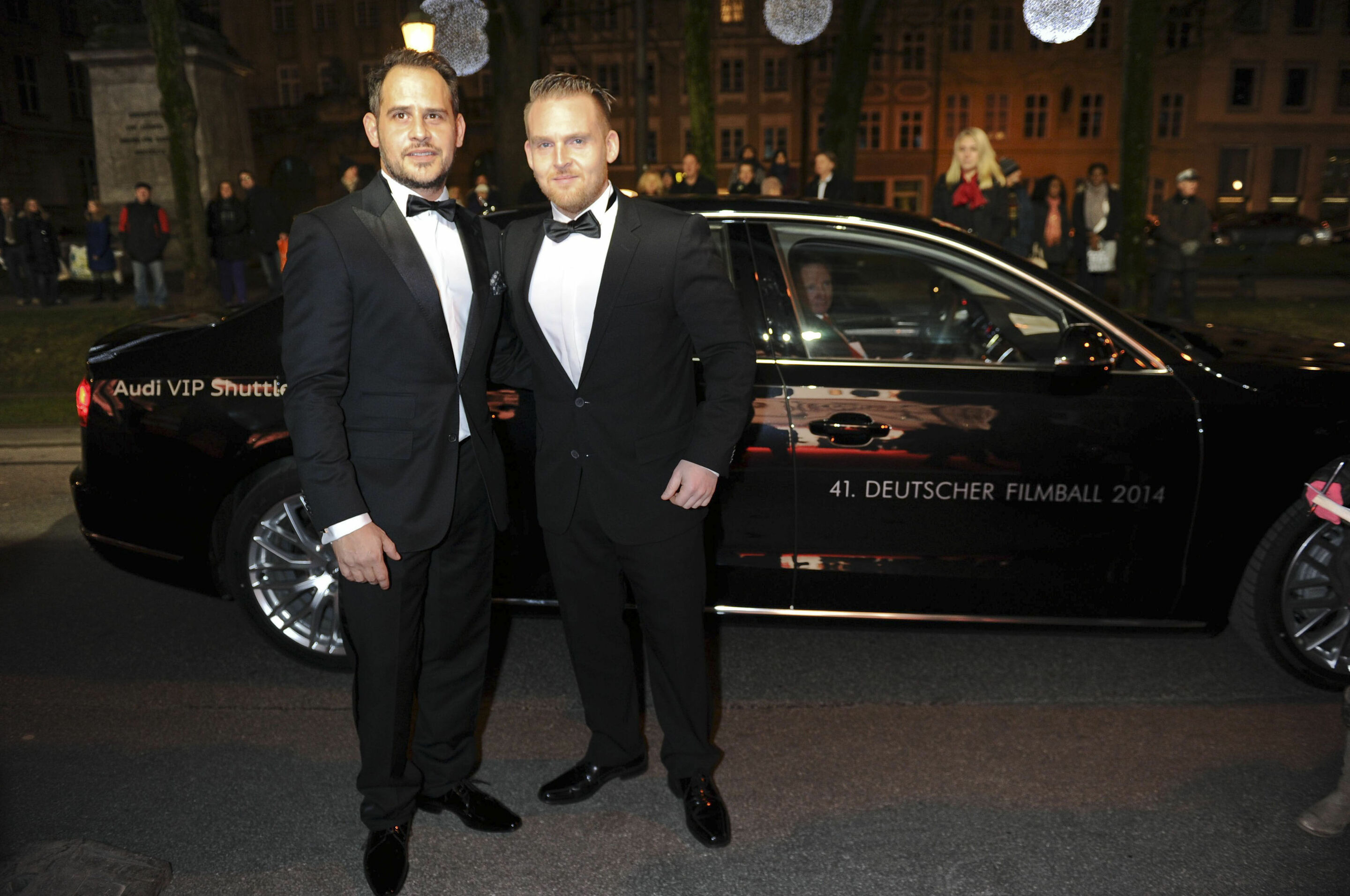 Audi beim 41. Deutschen Filmball 2014 in München - Moritz Bleibtreu und Axel Stein bei der Vorfahrt am roten Teppich.