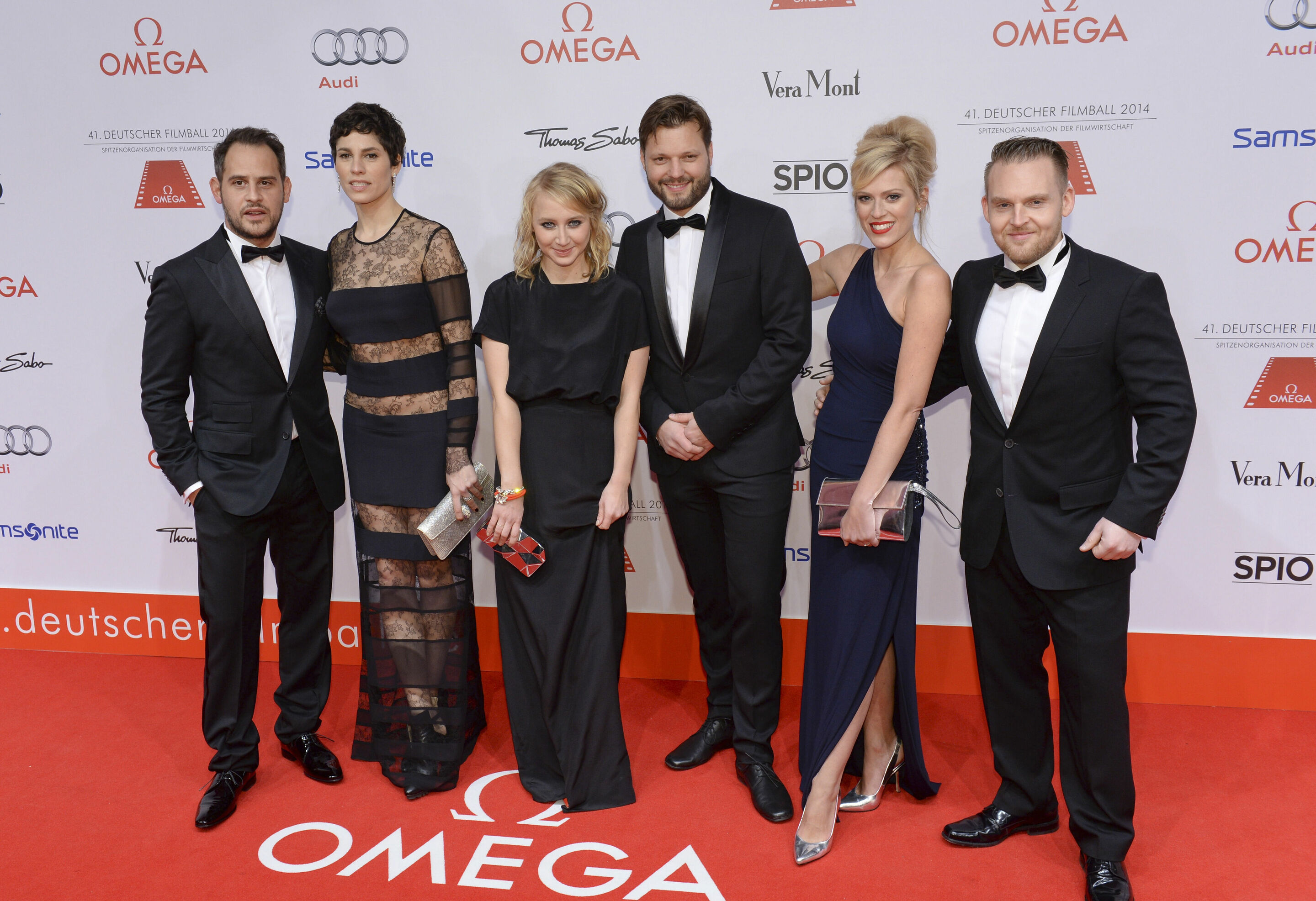 Audi beim 41. Deutschen Filmball 2014 in München - Moritz Bleibtreu, Jasmin Gerat, Anna Maria Mühe, Peter Torwarth, Nele Kieper und Axel Stein (v. l. n. r.) auf dem roten Teppich.