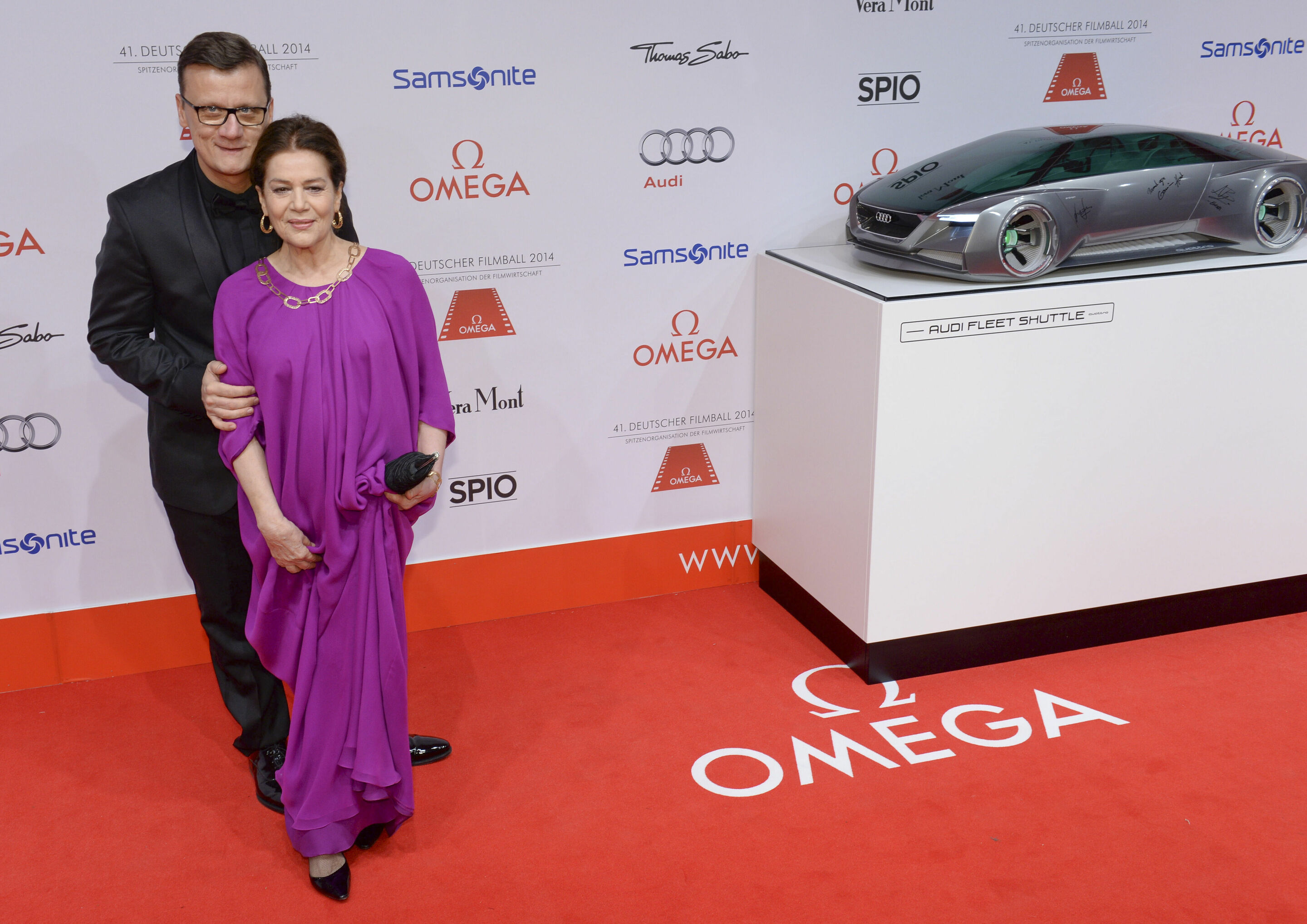Audi beim 41. Deutschen Filmball 2014 in München - Torsten Koch und Hannelore Elsner neben dem Ender´s Game- Audi.