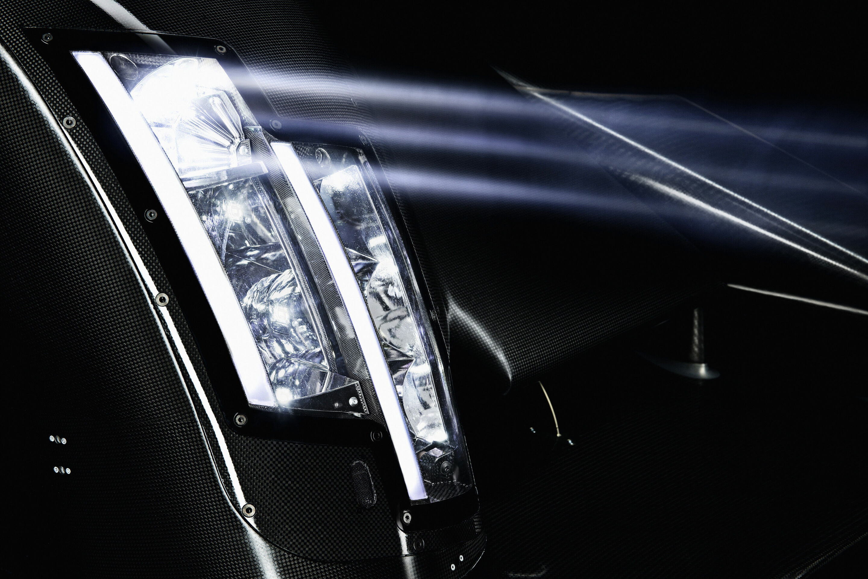 Encounter - The Audi Technology Magazine 1/2014 - The next step
Audi is further extending its lead in headlamp technology. The R18 e-tron quattro Le Mans race car presents the next step – laser light.