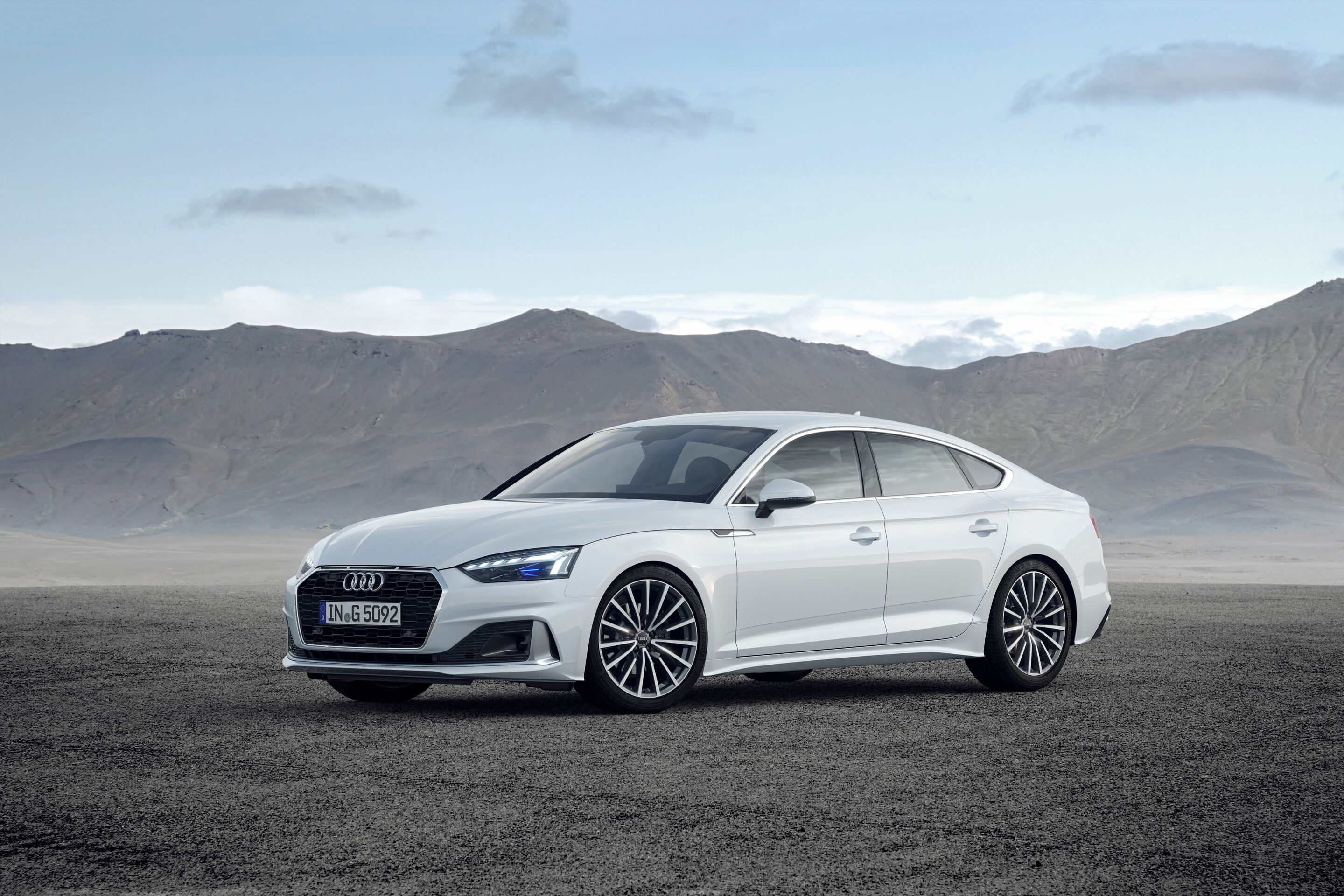 Audi A5 Sportback 40 g-tron (2019 bis 2024) - Standaufnahme,
Farbe: Gletscherweiß