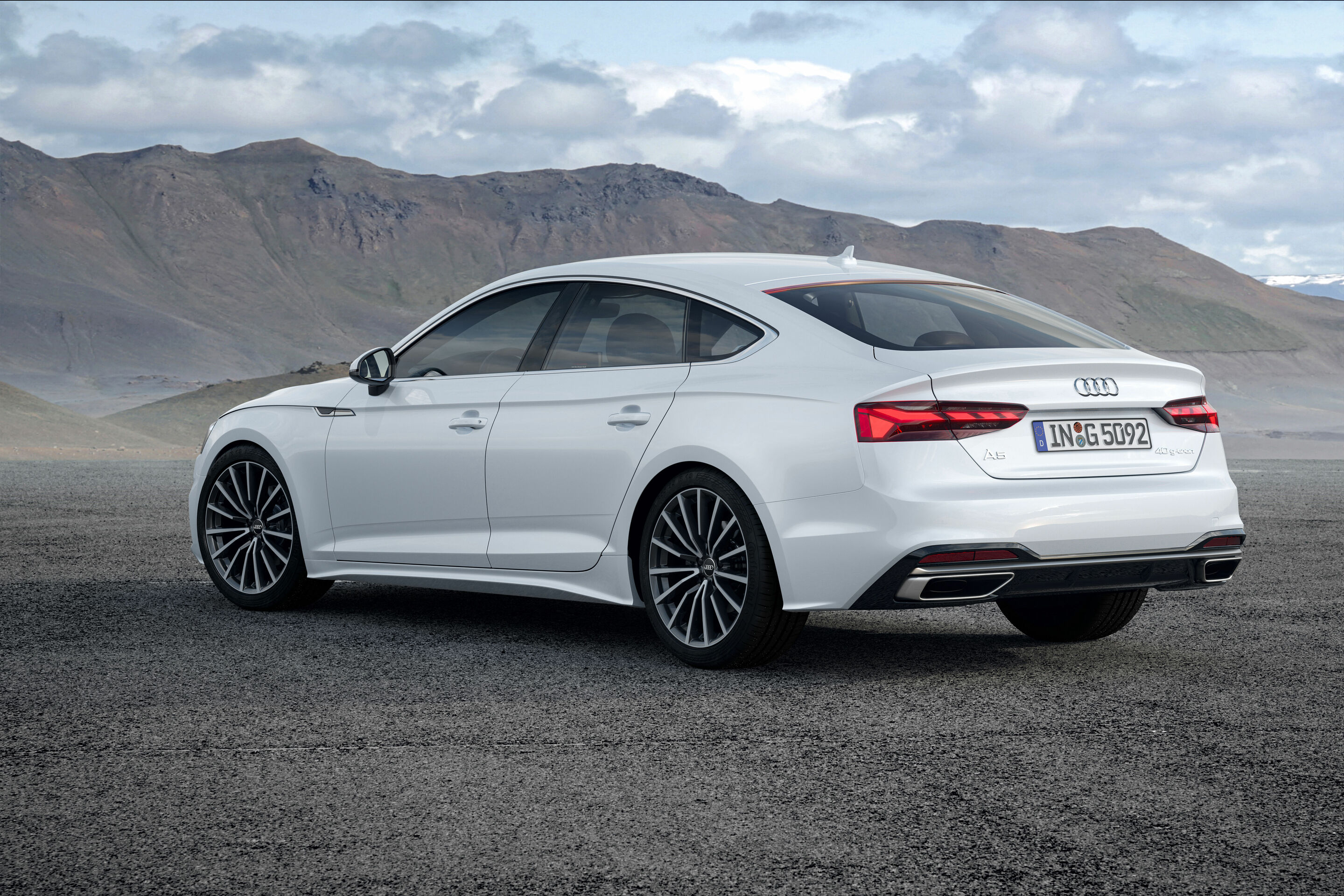 Audi A5 Sportback 40 g-tron (2019 bis 2024) - Standaufnahme,
Farbe: Gletscherweiß