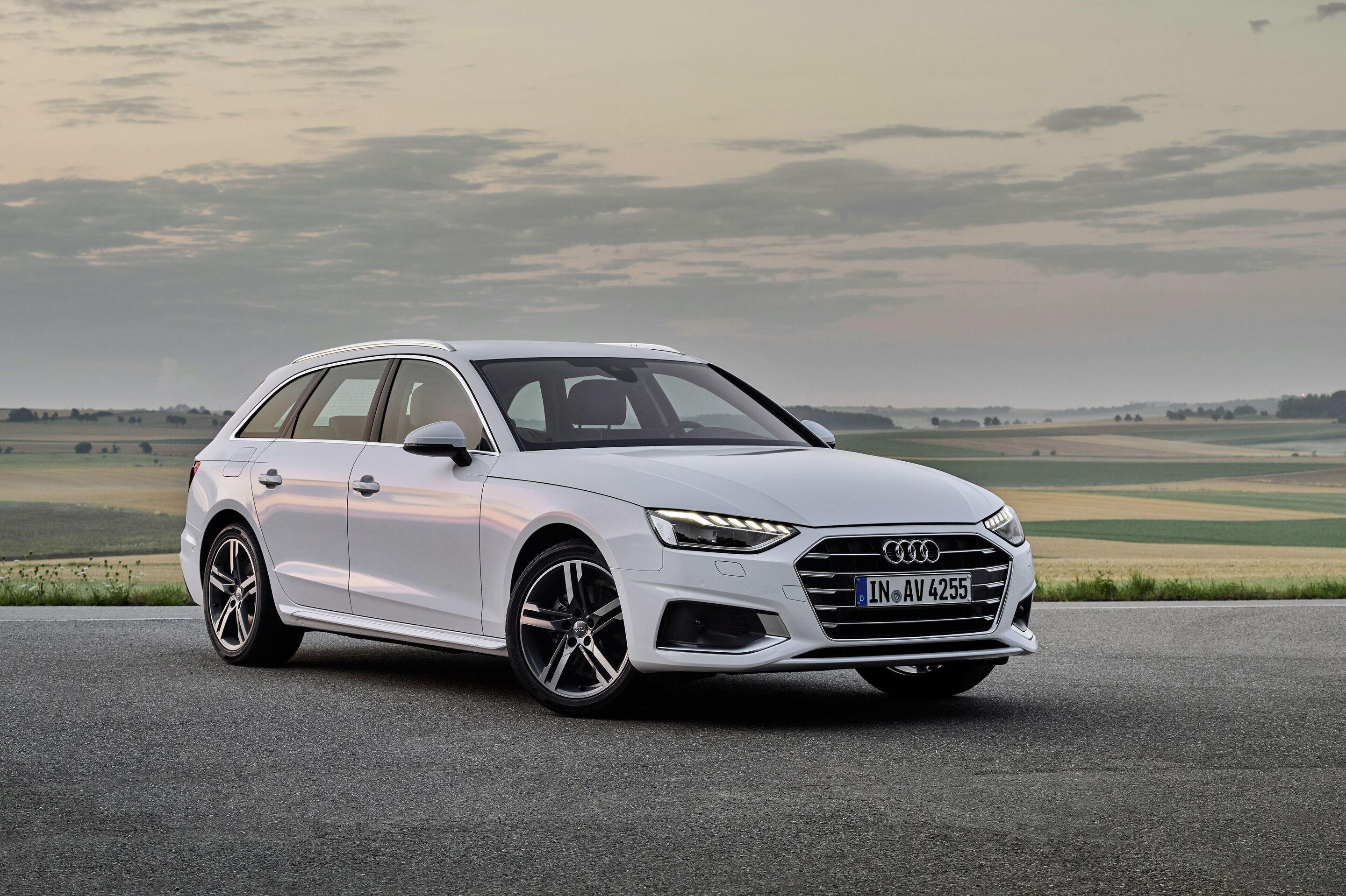 Audi A4 Avant 40 g-tron (2019 until 2024) - Static photo,
Colour: Glacier white