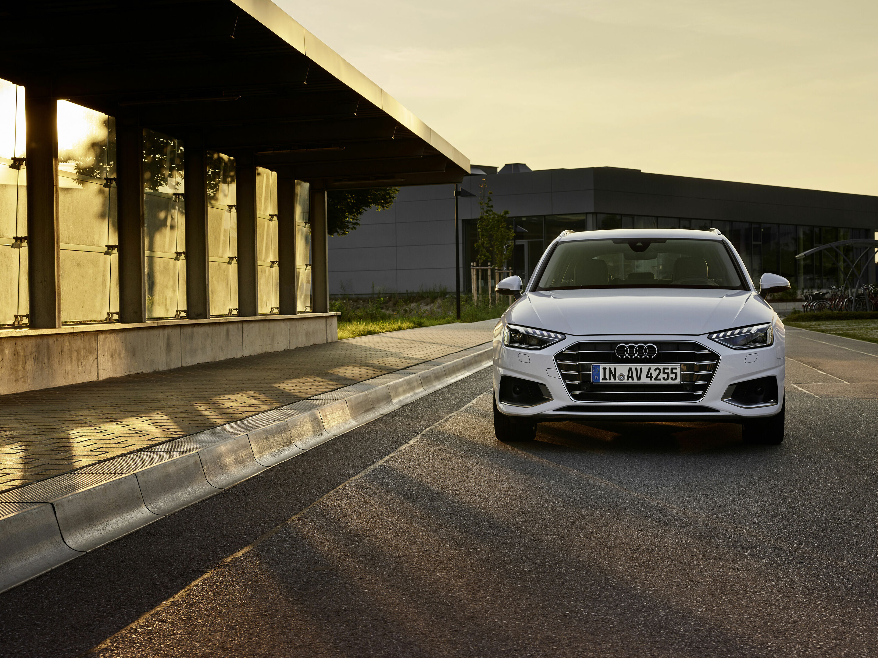 Audi A4 Avant 40 g-tron (2019 until 2024) - Static photo,
Colour: Glacier white