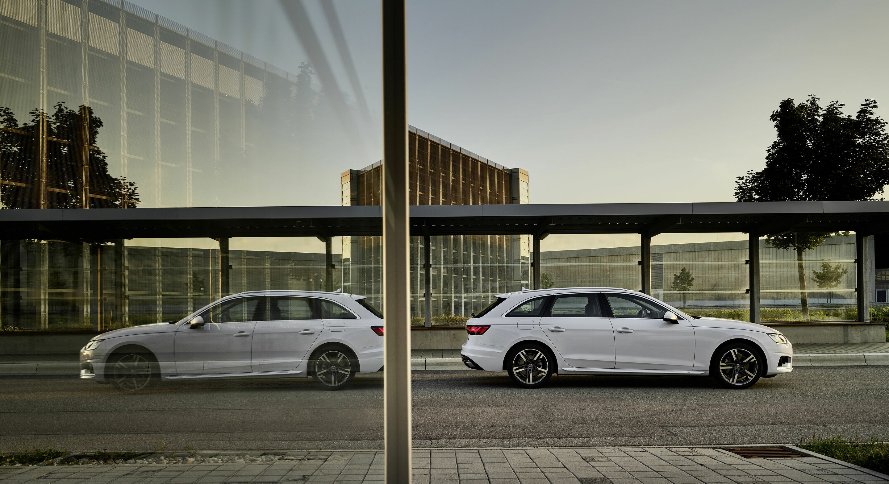 Audi A4 Avant 40 g-tron (2019 until 2024) - Static photo,
Colour: Glacier white