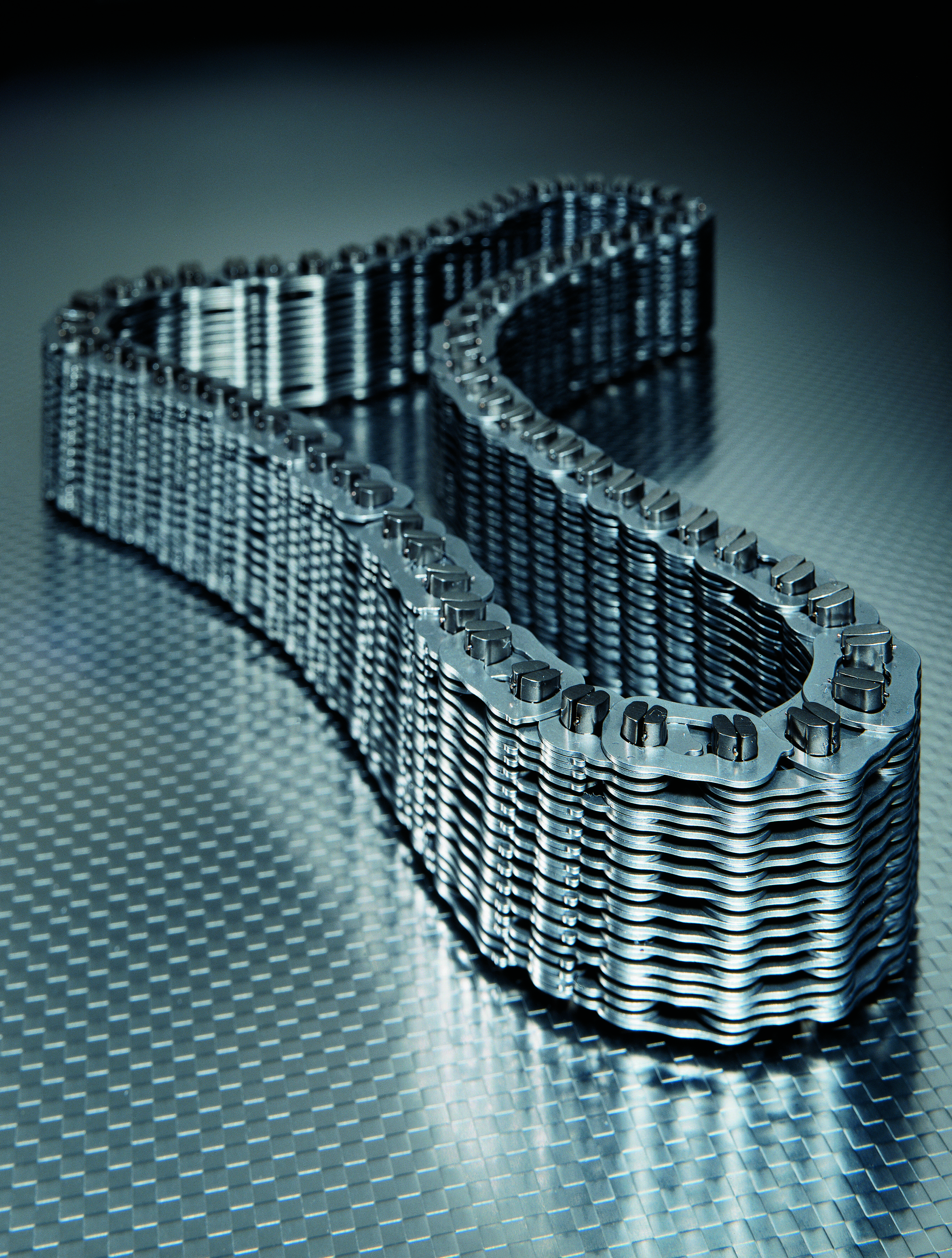 Audi-Pioneer of the continuosly variable automatic transmission "Audi multitronic" Link-plate chain