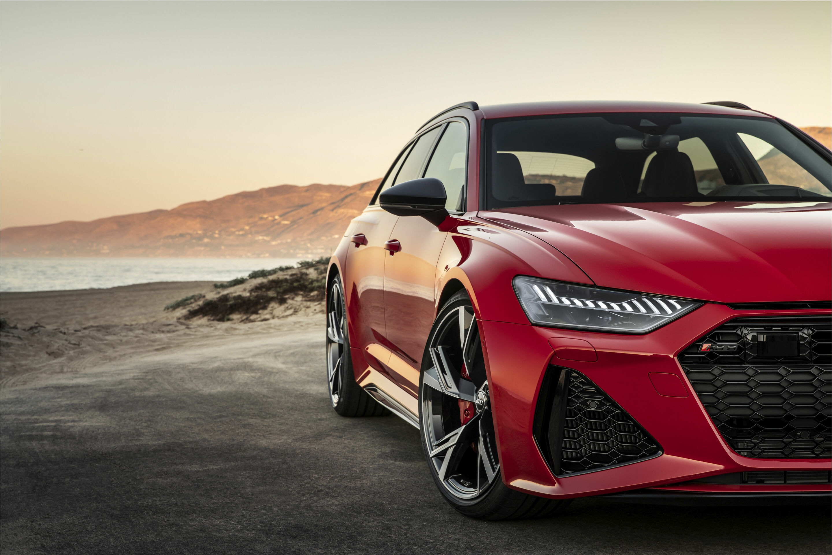 Audi RS 6 Avant - Standaufnahme,
Farbe: Tangorot