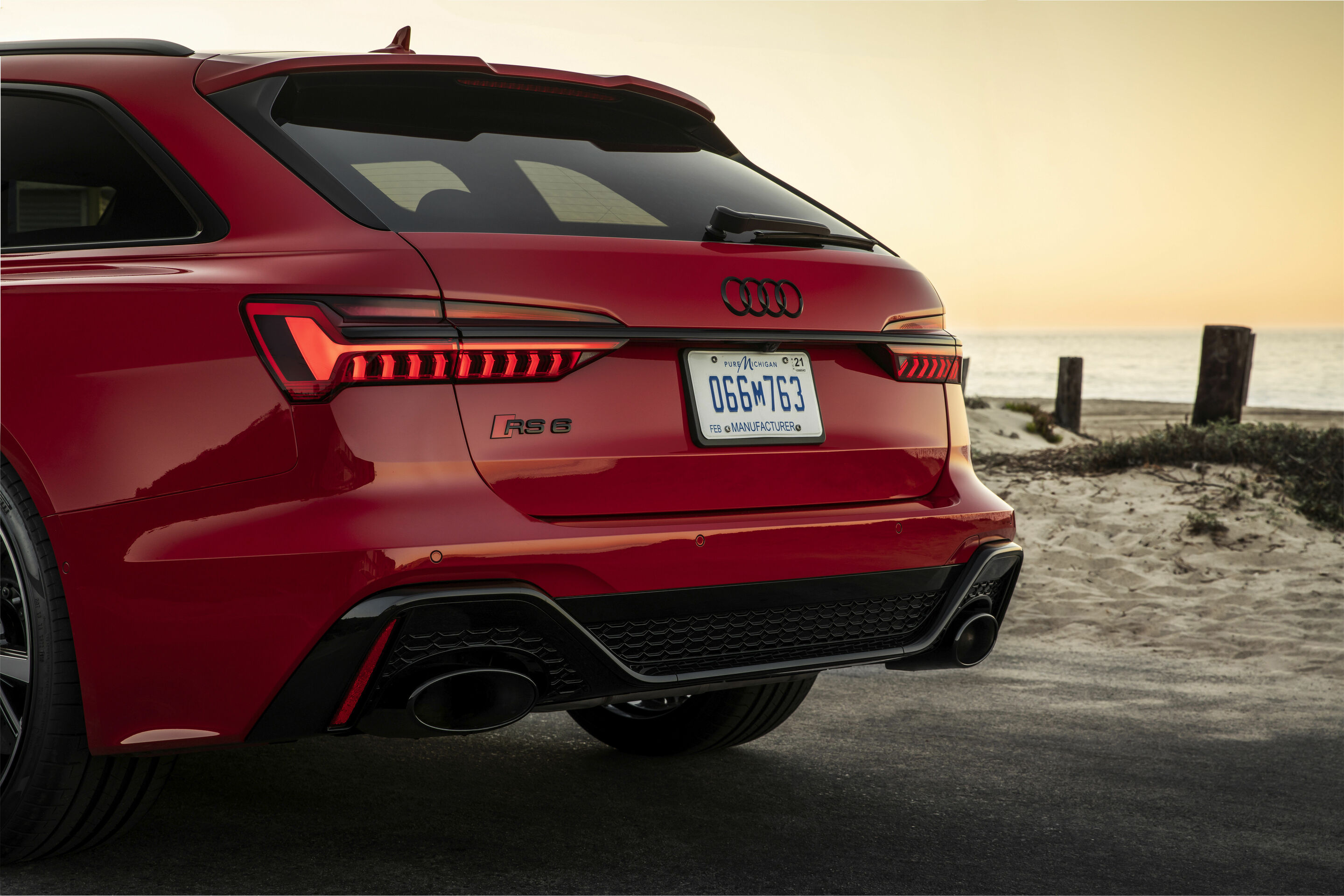 Audi RS 6 Avant - Standaufnahme,
Farbe: Tangorot