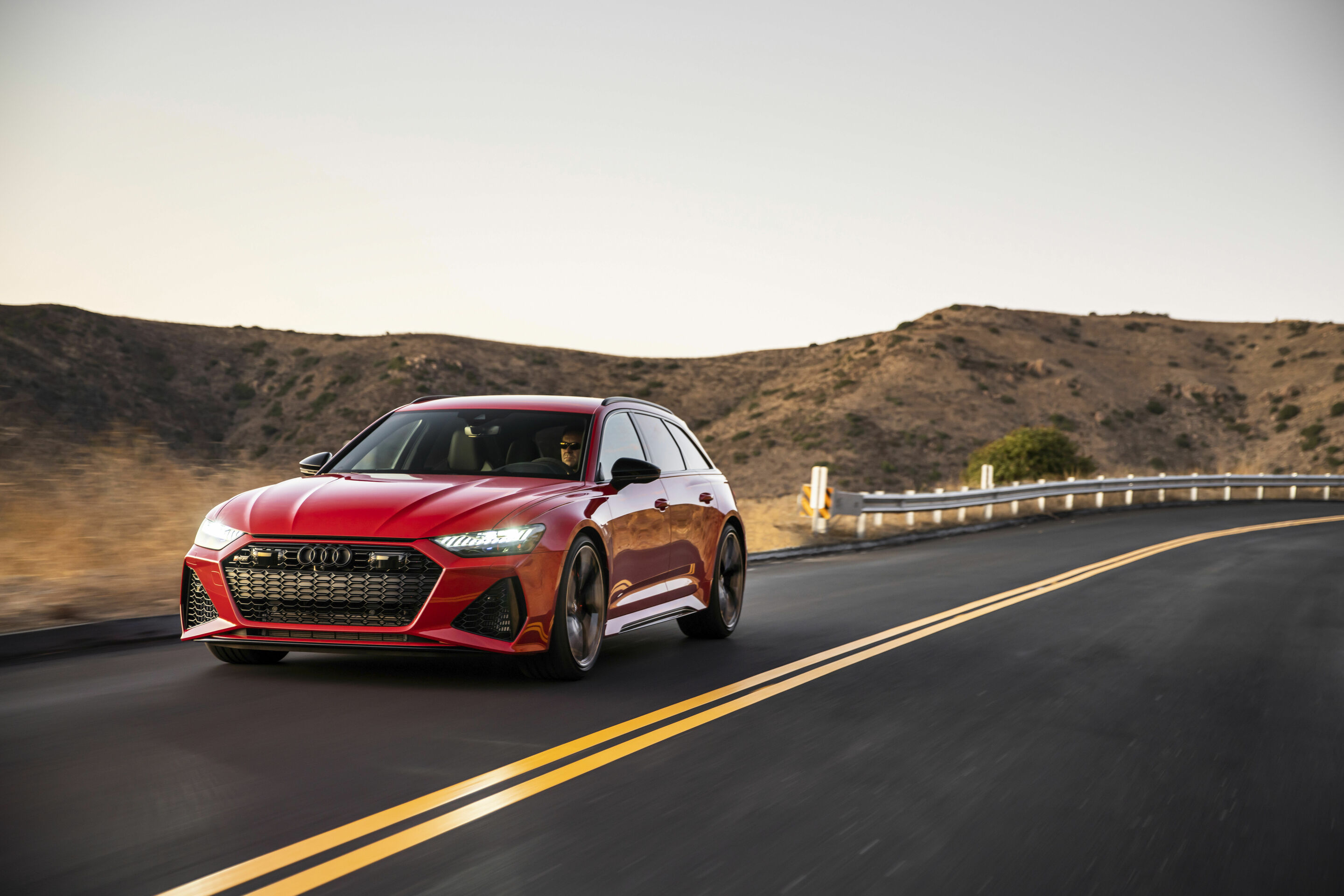 Audi RS 6 Avant - Fahraufnahme,
Color: Tango red