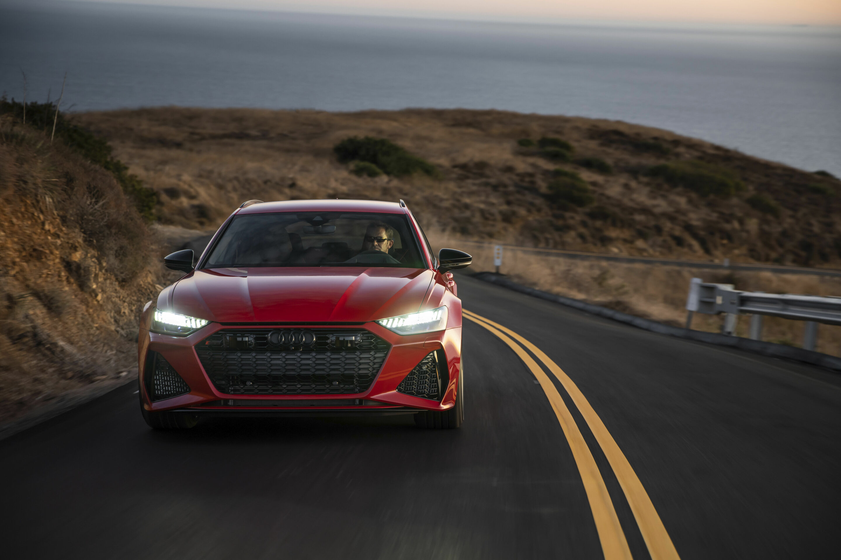 Audi RS 6 Avant - Fahraufnahme,
Color: Tango red