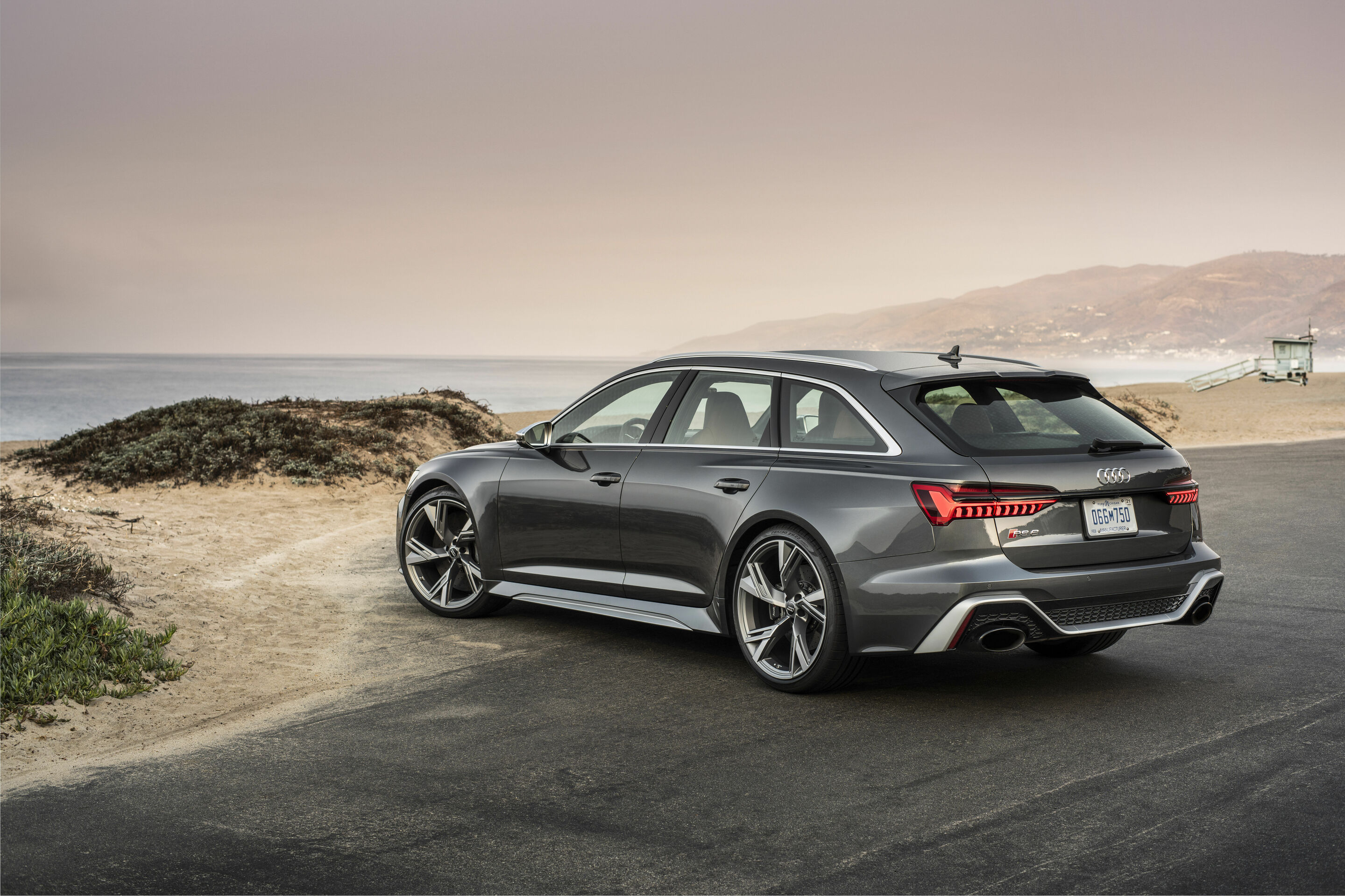 Audi RS 6 Avant - Standaufnahme,
Farbe: Daytonagrau