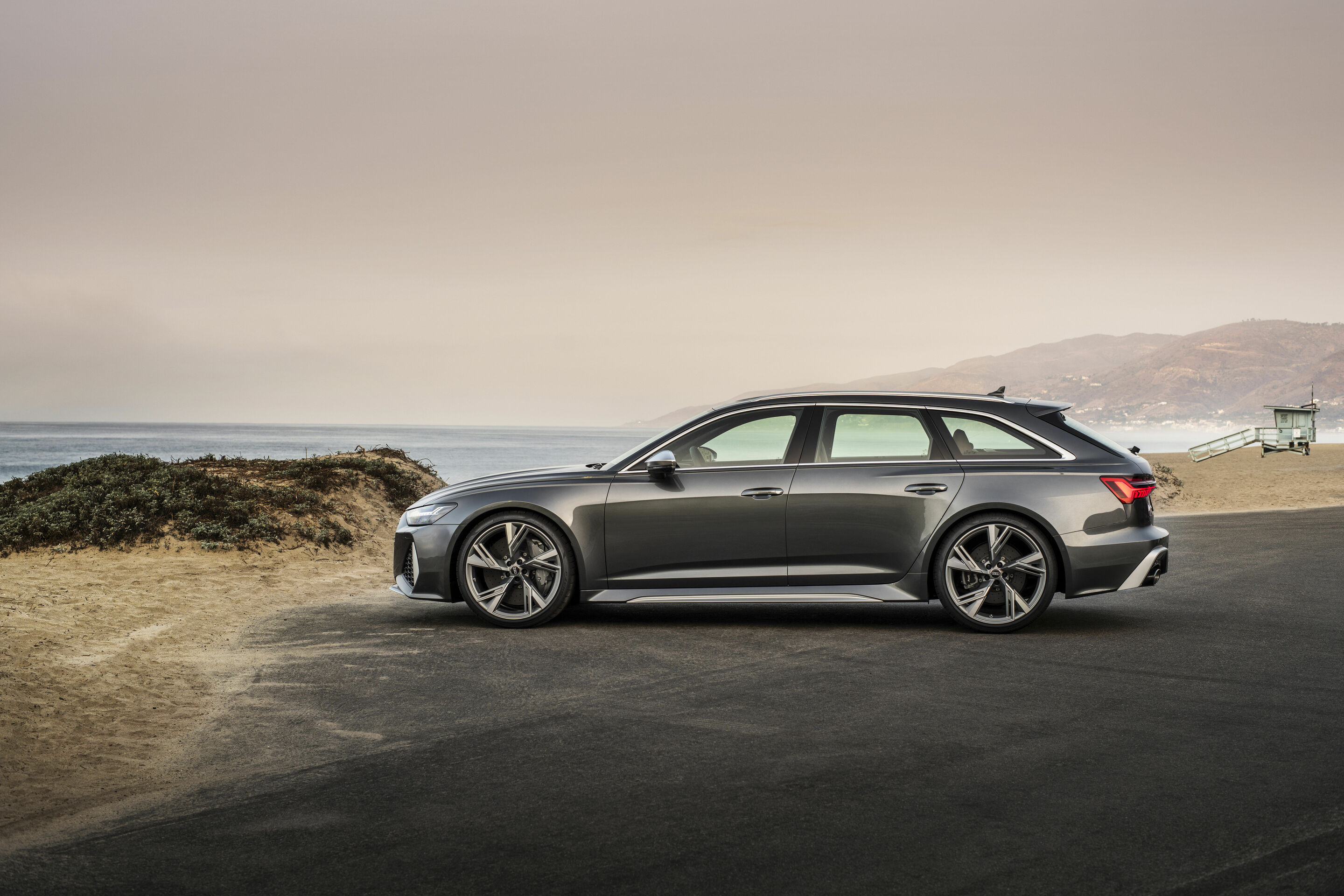 Audi RS 6 Avant - Standaufnahme,
Farbe: Daytonagrau