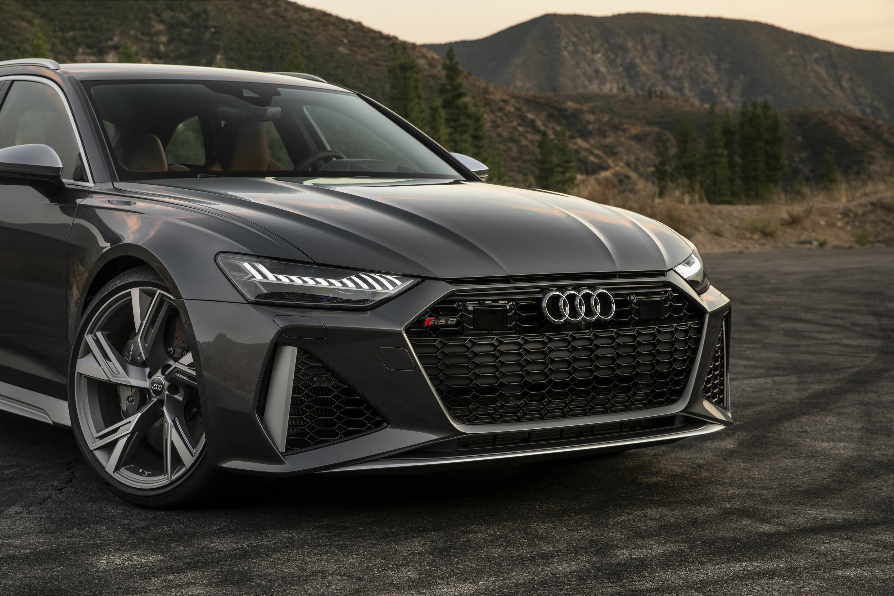Audi RS 6 Avant - Standaufnahme,
Farbe: Daytonagrau