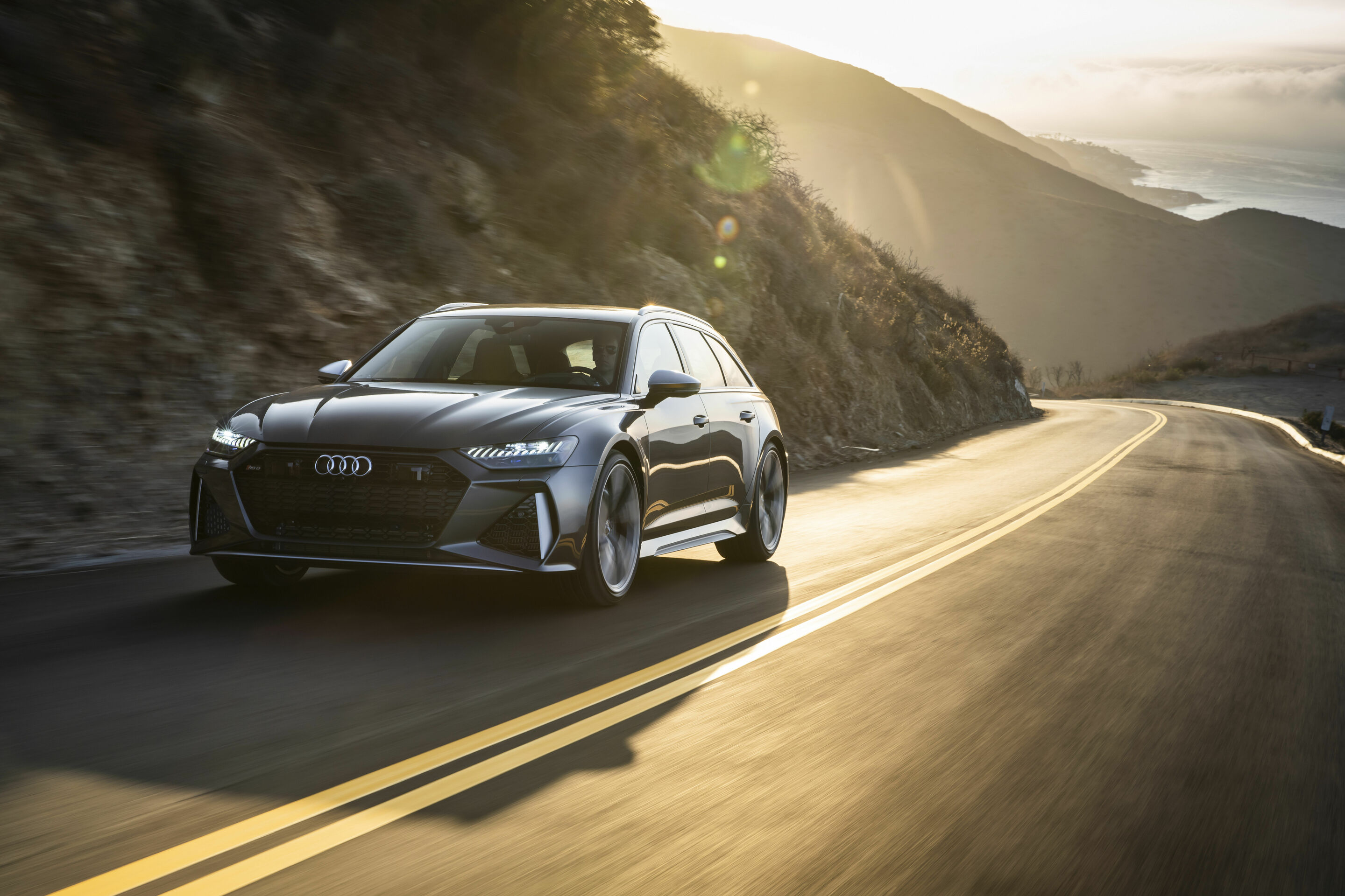 Audi RS 6 Avant - Fahraufnahme,
Farbe: Daytonagrau matt