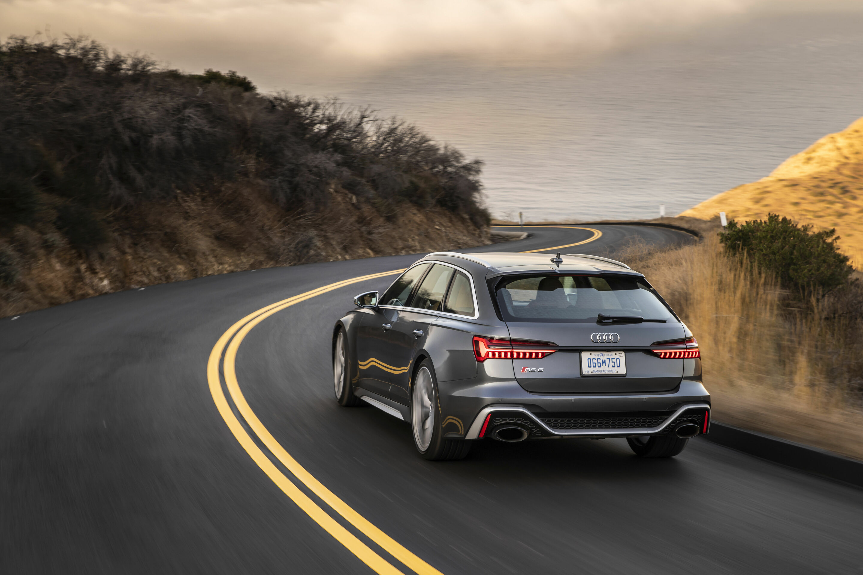 Audi RS 6 Avant - Fahraufnahme,
Farbe: Daytonagrau matt