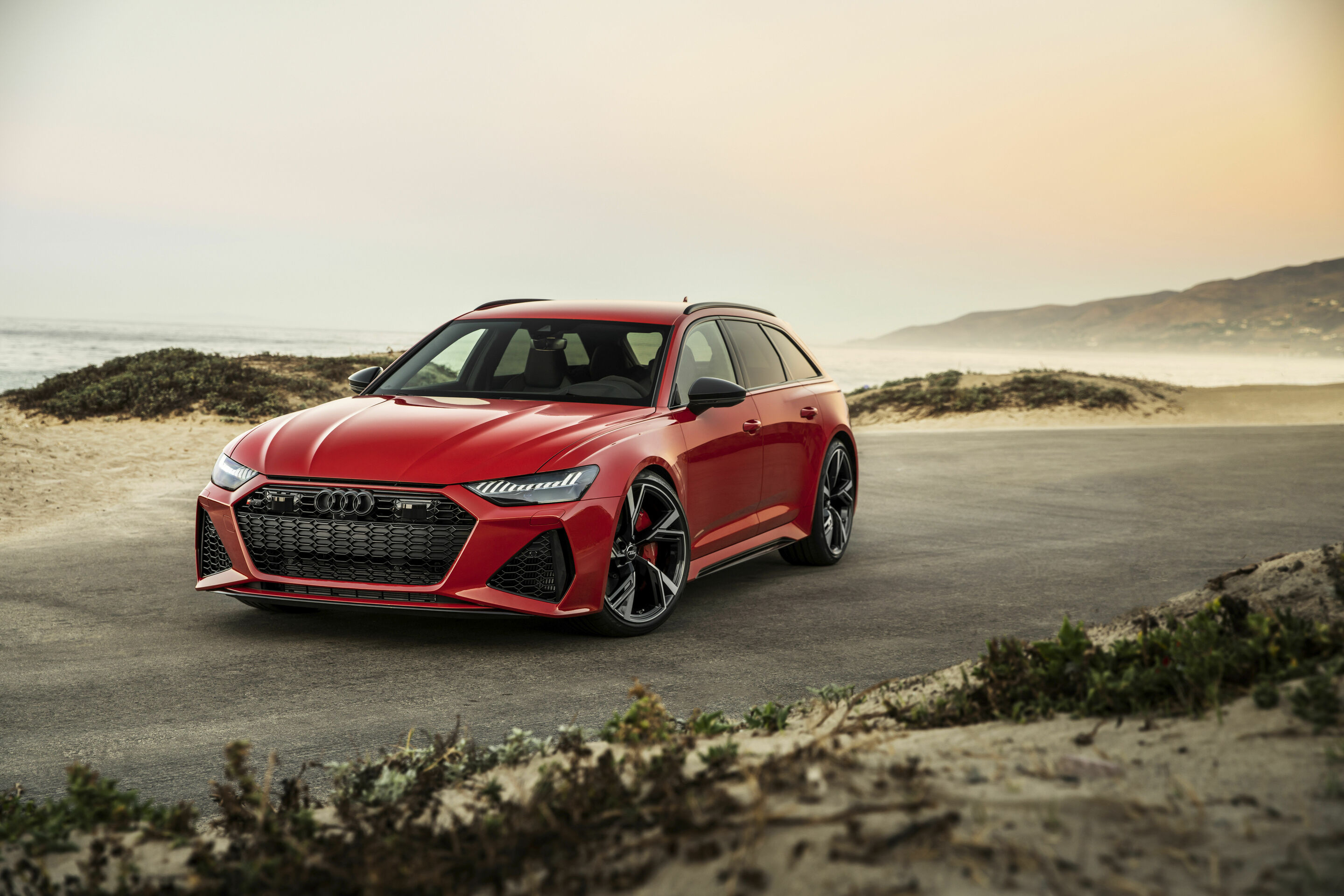 Audi RS 6 Avant - Static photo,
Color: Tango red