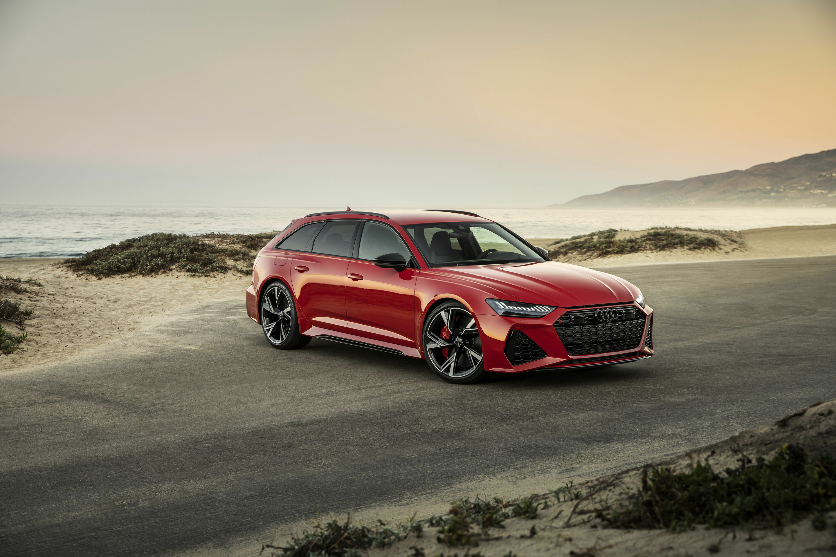 Audi RS 6 Avant - Static photo,
Color: Tango red