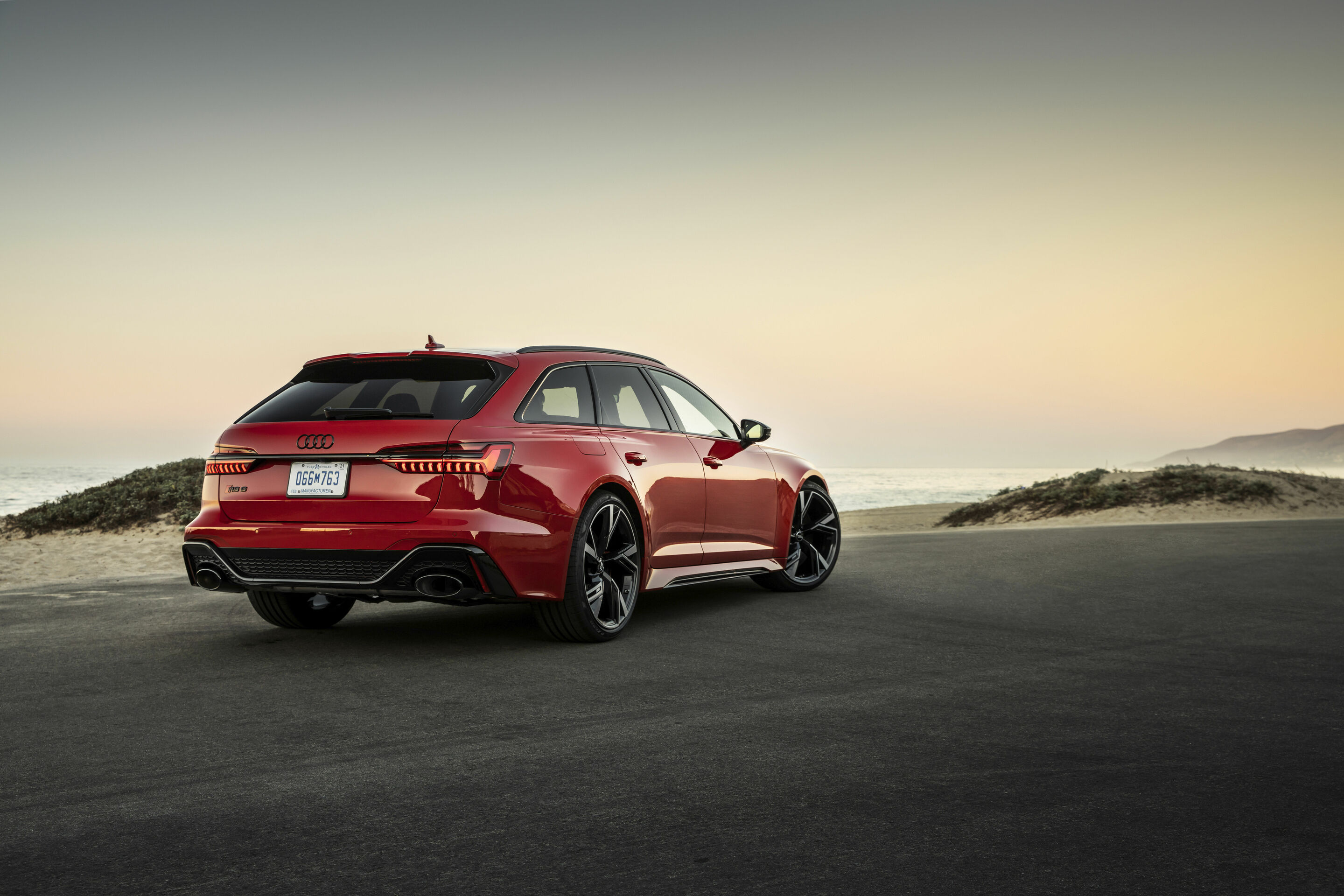 Audi RS 6 Avant - Static photo,
Color: Tango red