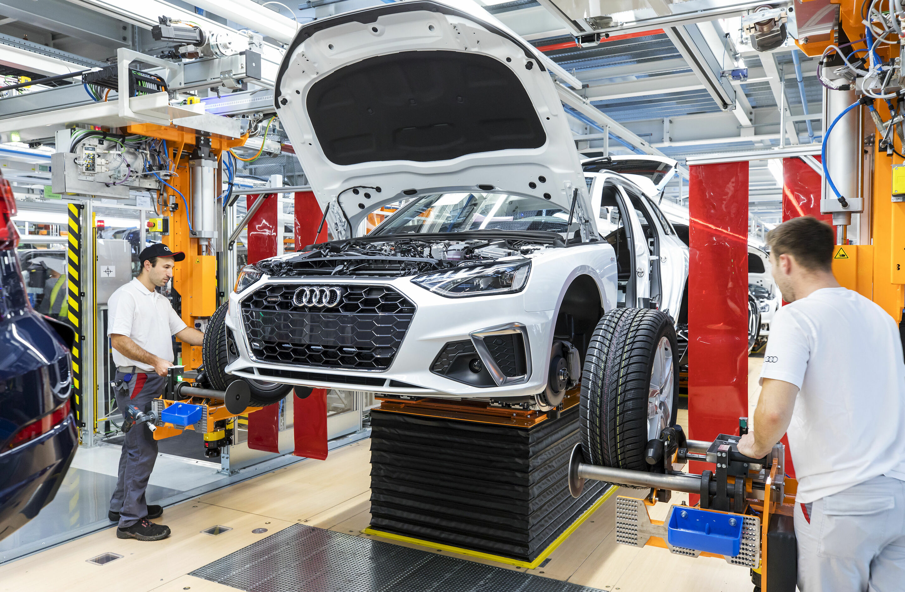 Audi-Standort Ingolstadt - Produktion Audi A4: Montage – Rädermontage